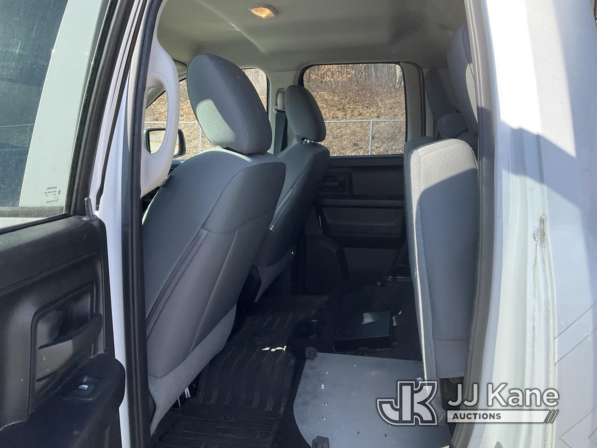 (Shrewsbury, MA) 2015 RAM 1500 4x4 Extended-Cab Pickup Truck Runs & Moves) (Rust Damage