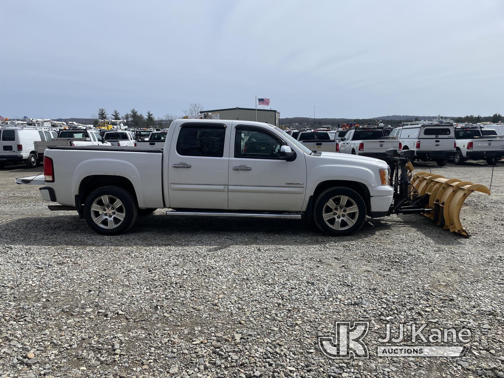 (Shrewsbury, MA) 2011 GMC Sierra 1500 AWD Denali Crew-Cab Pickup Truck Runs & Moves) (Service Stabil