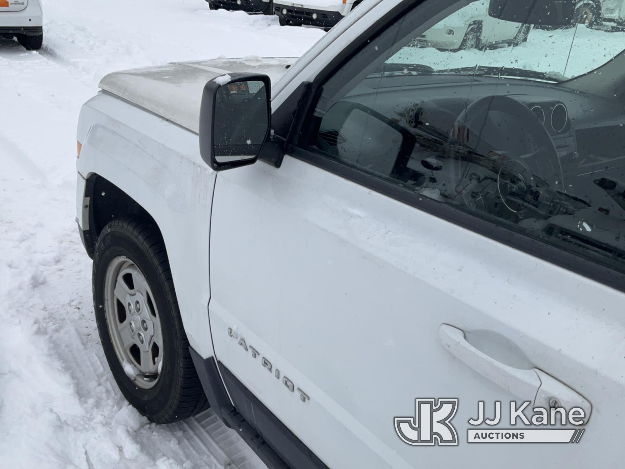 (Bellport, NY) 2015 Jeep Patriot 4x4 4-Door Sport Utility Vehicle Runs & Moves, Engine Light On, Bod