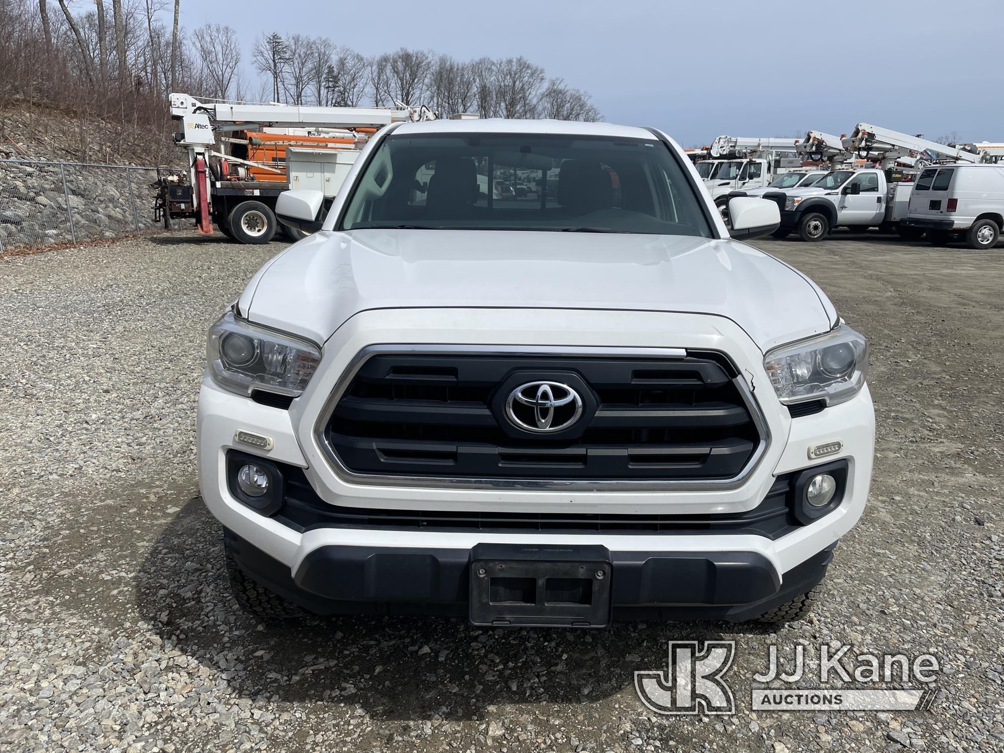 (Shrewsbury, MA) 2016 Toyota Tacoma 4x4 Extended-Cab Pickup Truck Runs & Moves) (Body & Rust Damage,