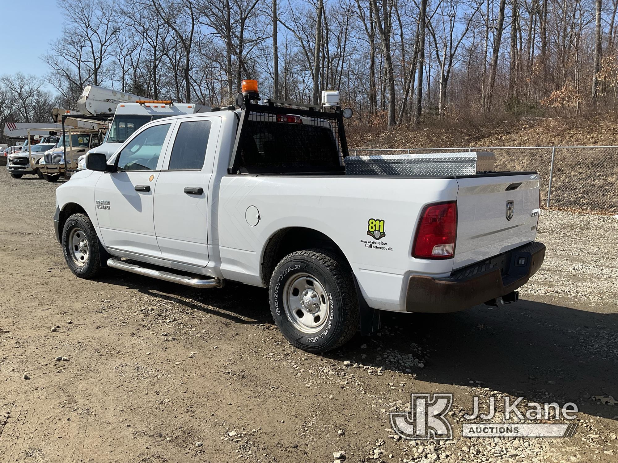 (Shrewsbury, MA) 2015 RAM 1500 4x4 Extended-Cab Pickup Truck Runs & Moves) (Rust Damage