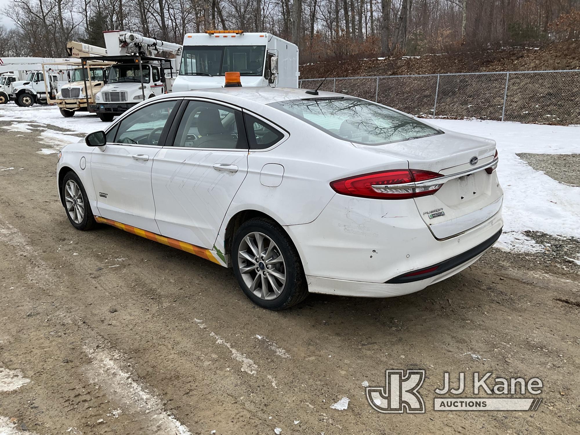 (Shrewsbury, MA) 2017 Ford Fusion Energi Hybrid 4-Door Sedan Runs & Moves) (Rust Damage