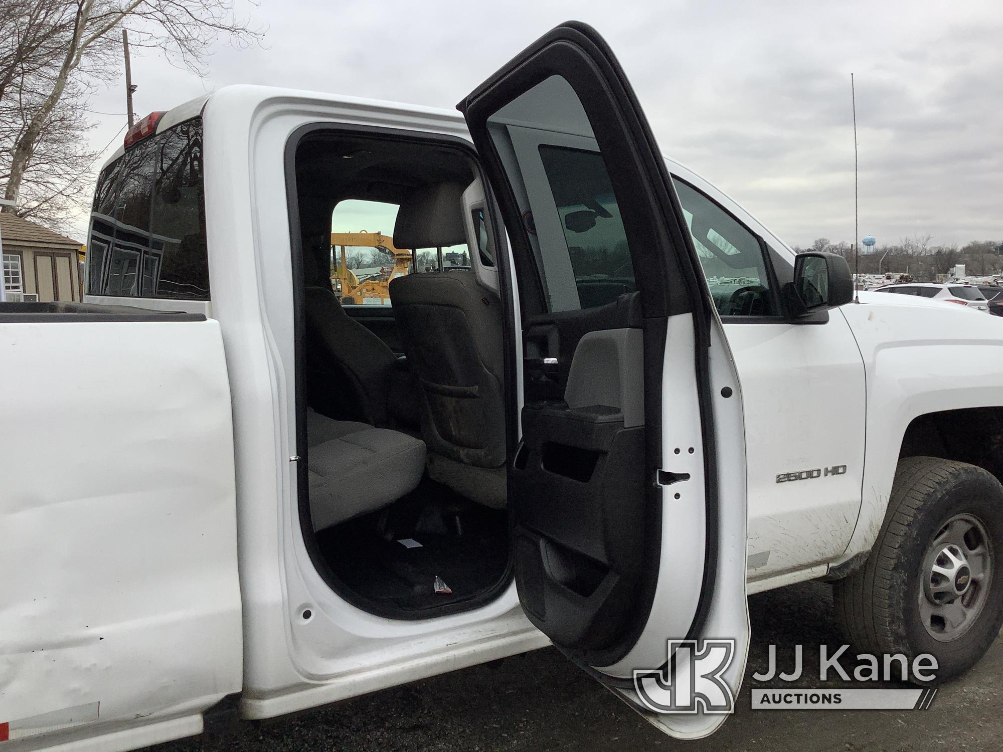 (Plymouth Meeting, PA) 2016 Chevrolet Silverado 2500HD 4x4 Extended-Cab Pickup Truck Runs & Moves, B