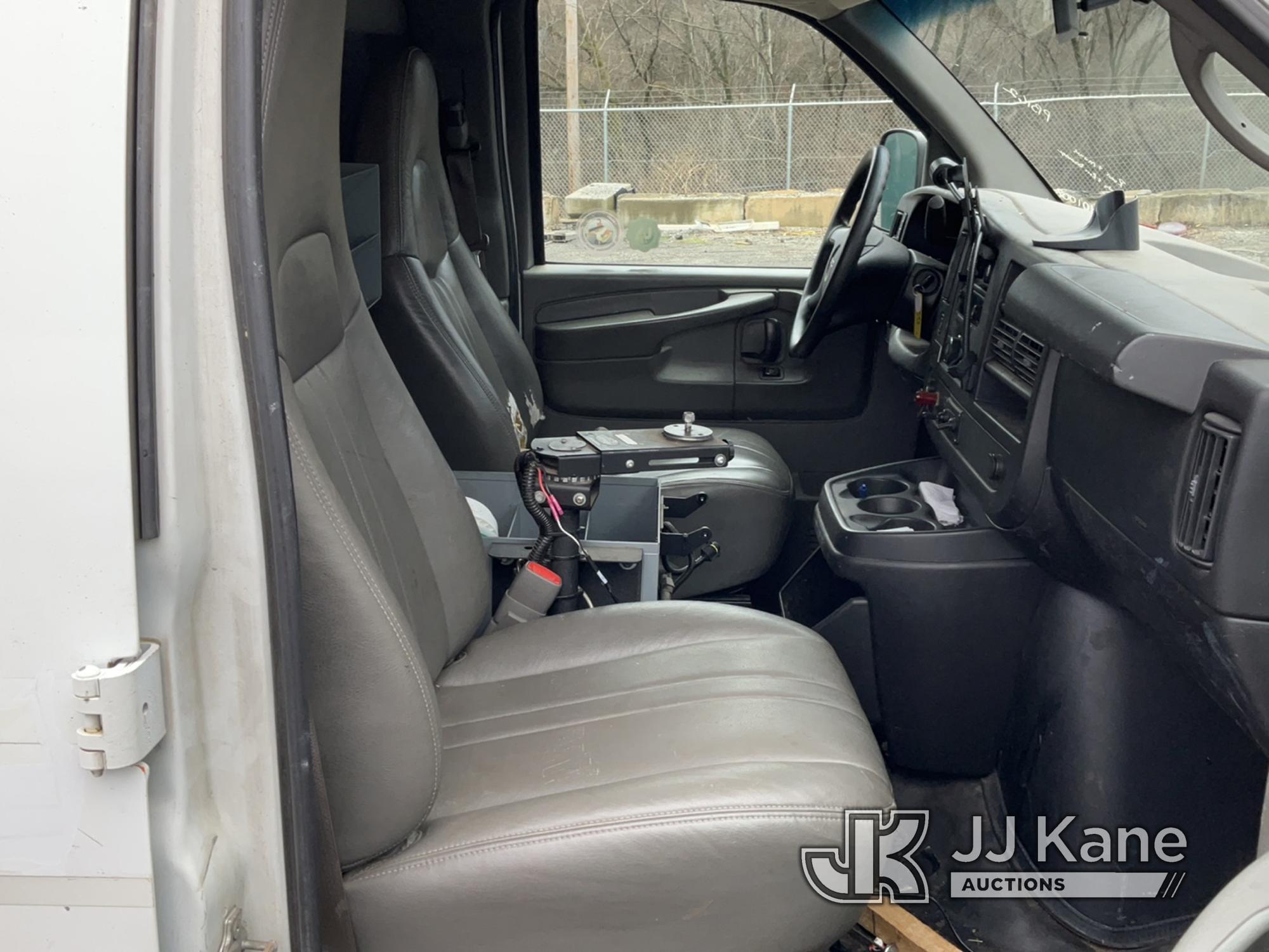 (Plymouth Meeting, PA) 2010 GMC Savana G3500 Cargo Van Runs & Moves, Body & Rust Damage