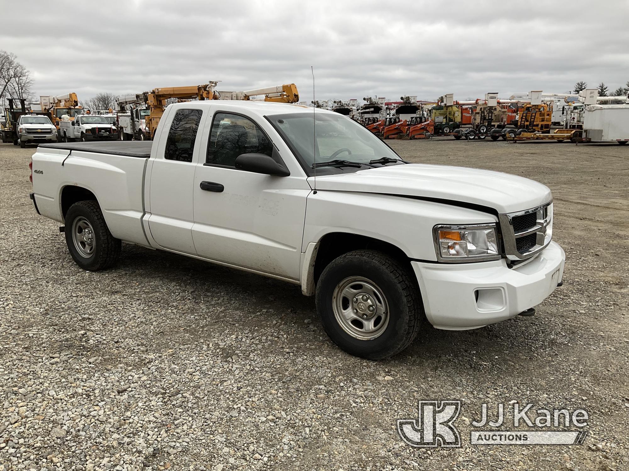 (Shrewsbury, MA) 2011 Dodge Dakota 4x4 Extended-Cab Pickup Truck Runs & Moves) (Bad Battery, Rust Da