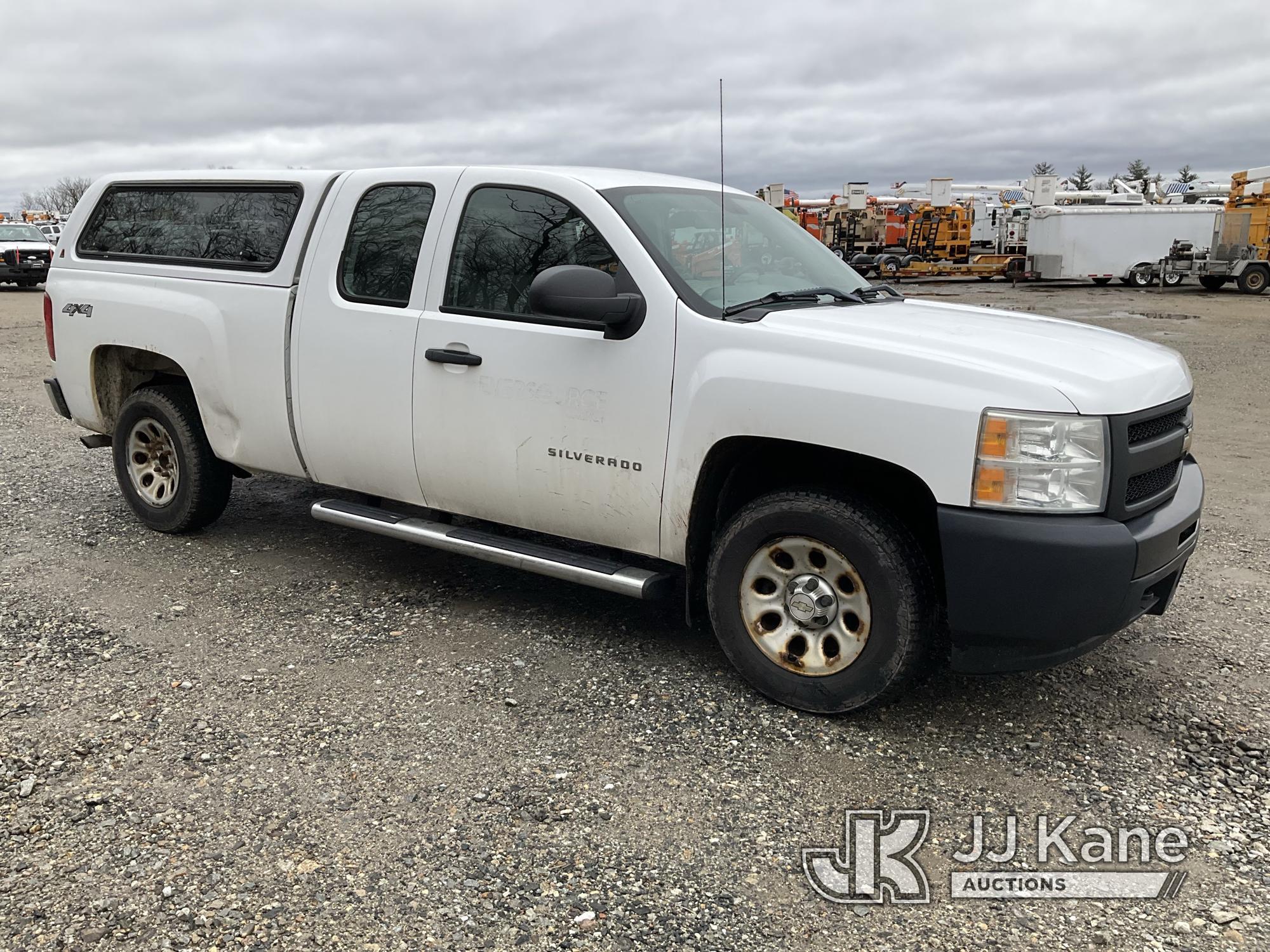 (Shrewsbury, MA) 2011 Chevrolet Silverado 1500 4x4 Extended-Cab Pickup Truck Runs & Moves) (Rust Dam