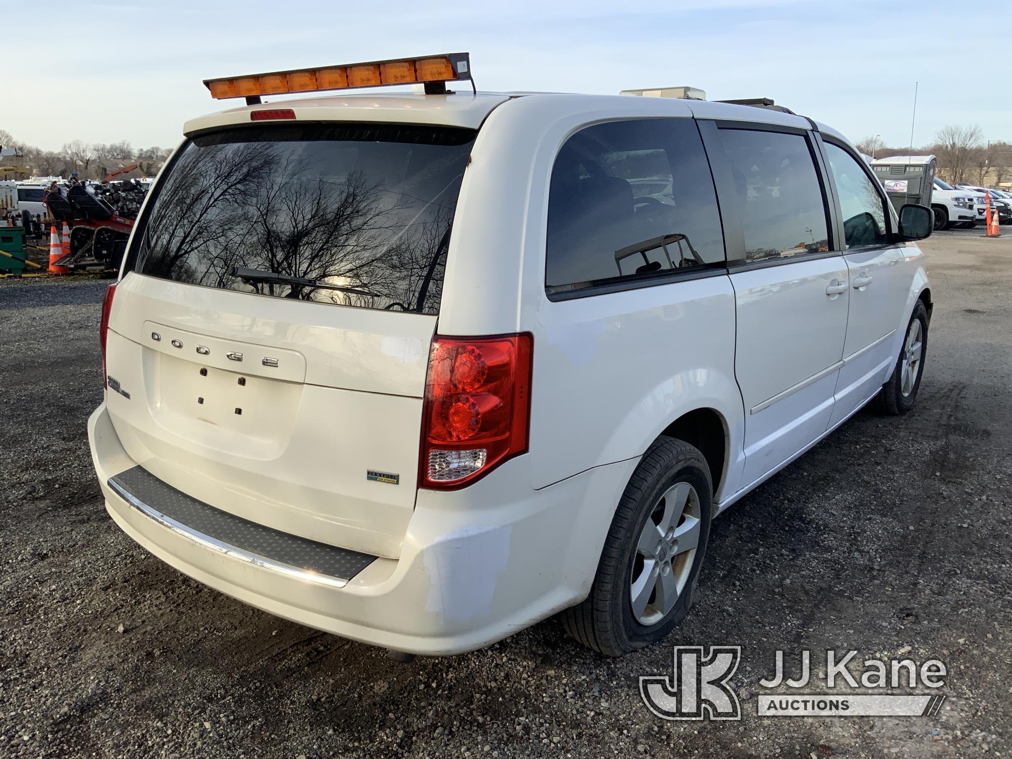 (Plymouth Meeting, PA) 2013 Dodge Grand Caravan Mini Passenger Van Runs & Moves, Body & Rust Damage,