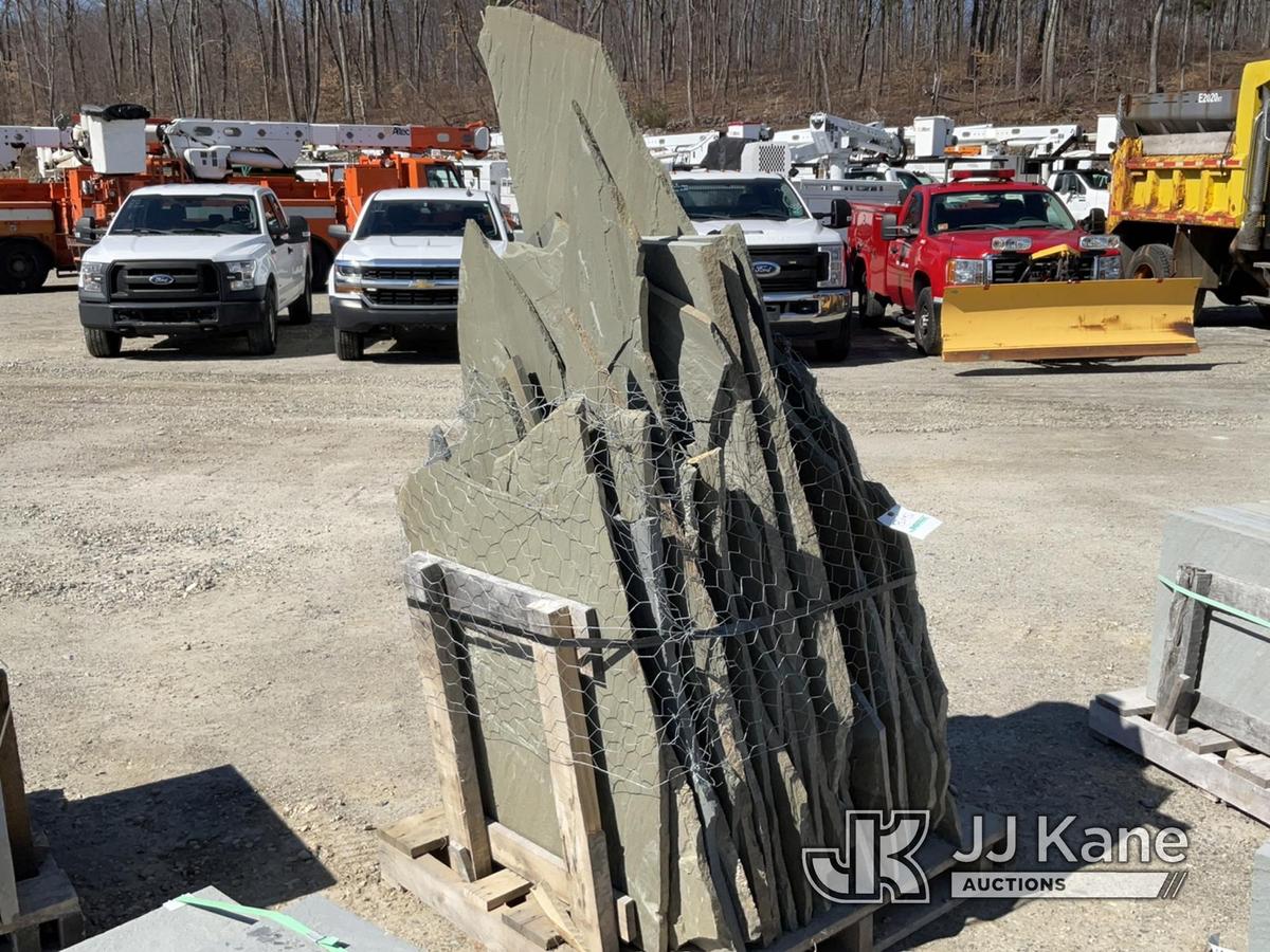 (Shrewsbury, MA) Pallet of Full Color Standup/Irregular Stone NOTE: This unit is being sold AS IS/WH