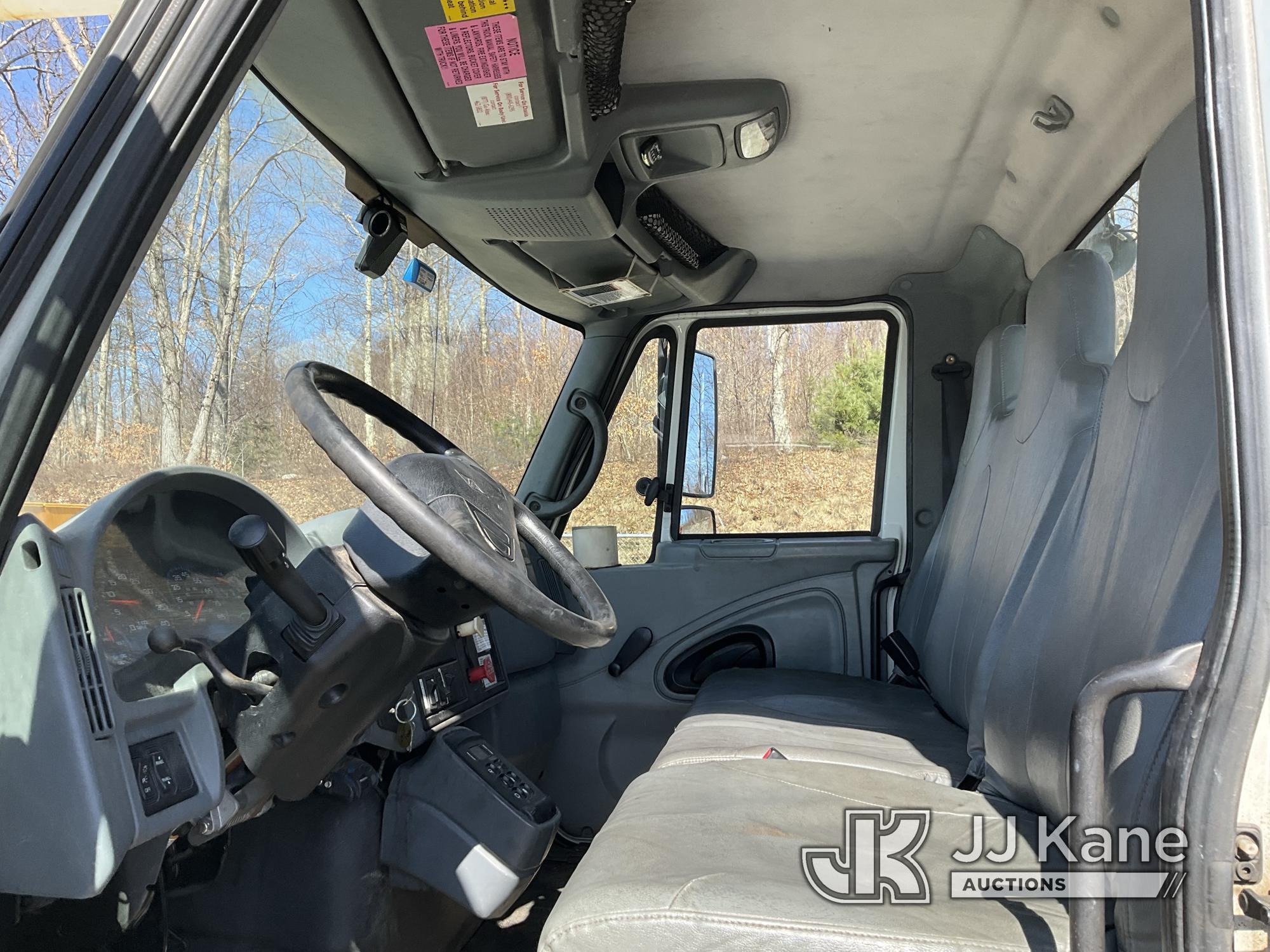 (Shrewsbury, MA) Altec AM855, Over-Center Material Handling Bucket Truck mounted on 2007 Internation