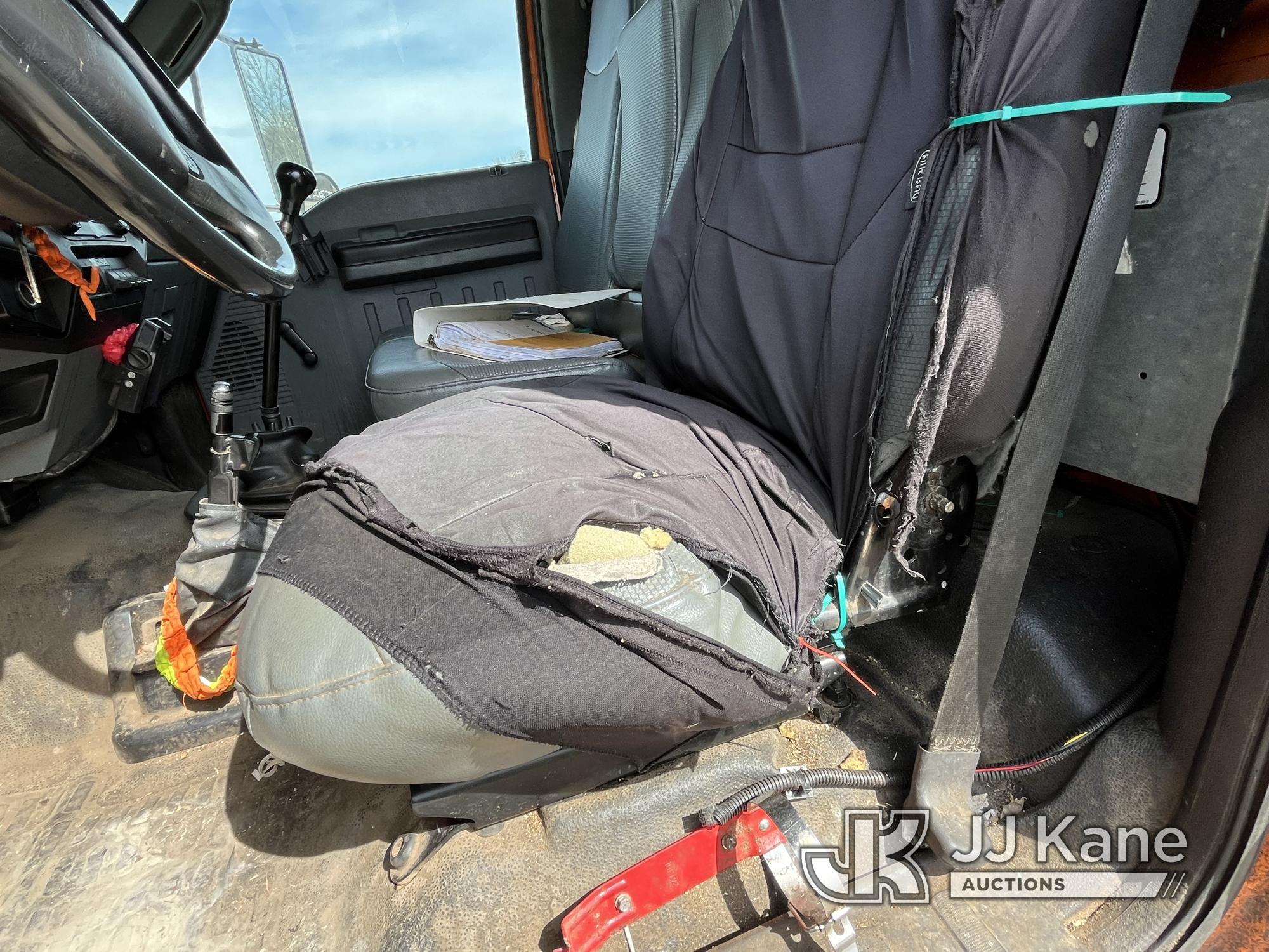 (Smock, PA) Altec LR760E70, Over-Center Elevator Bucket mounted behind cab on 2013 Ford F750 Chipper