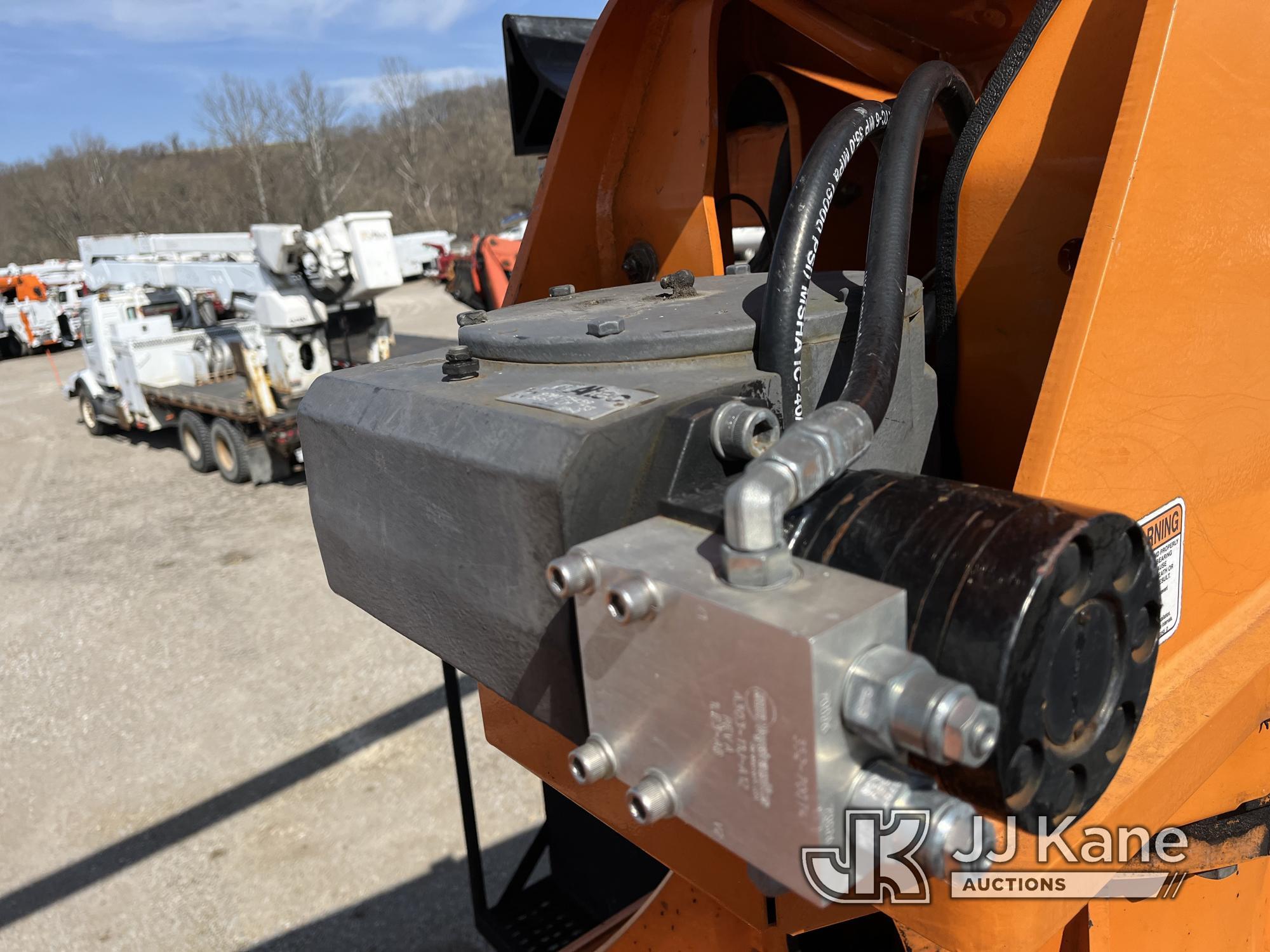 (Smock, PA) Altec LR760-E70, Over-Center Elevator Bucket mounted behind cab on 2013 Ford F750 Chippe