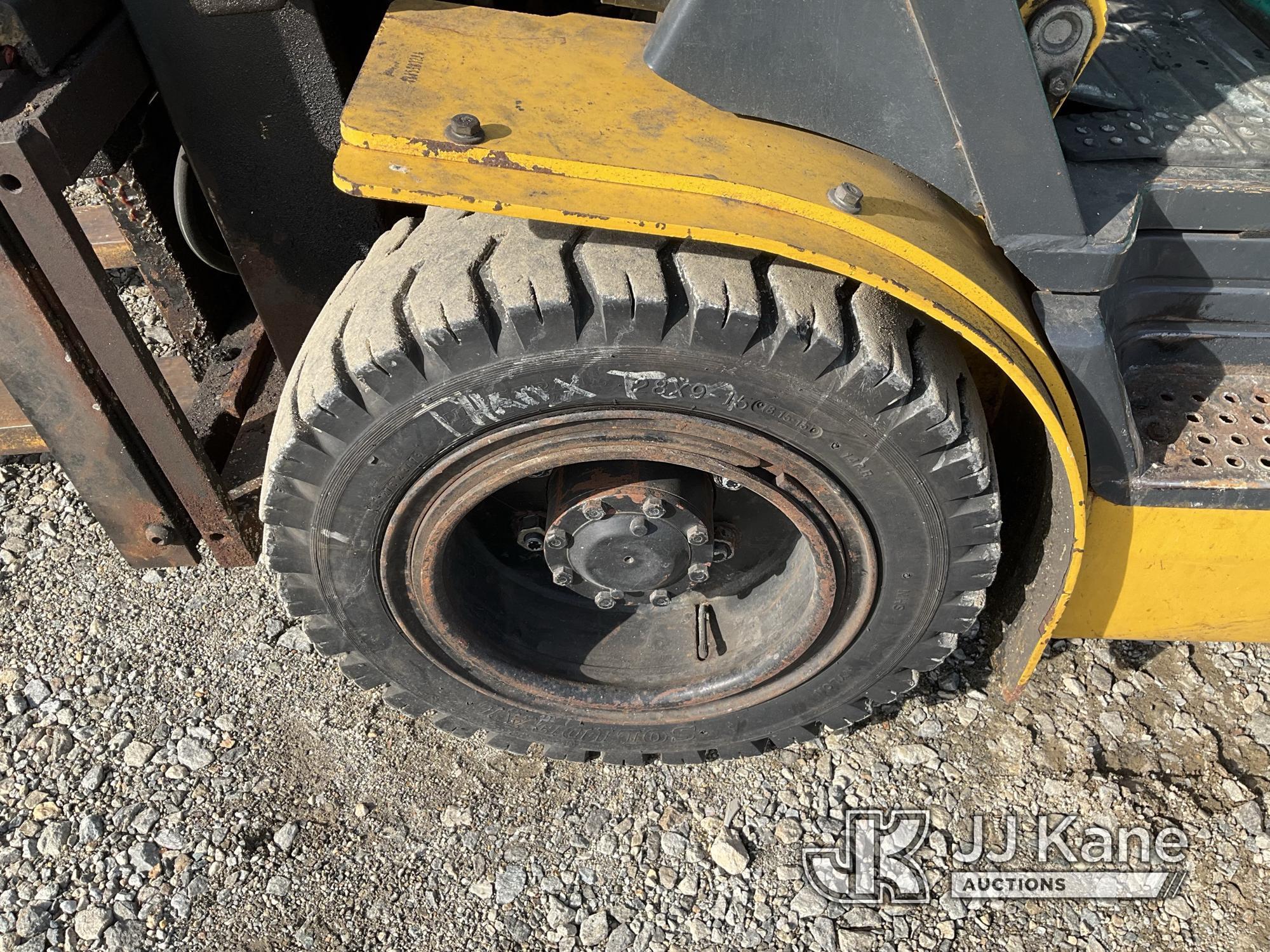 (Shrewsbury, MA) 2005 Komatsu FD30T-14 Rubber Tired Forklift Runs, Moves & Operates