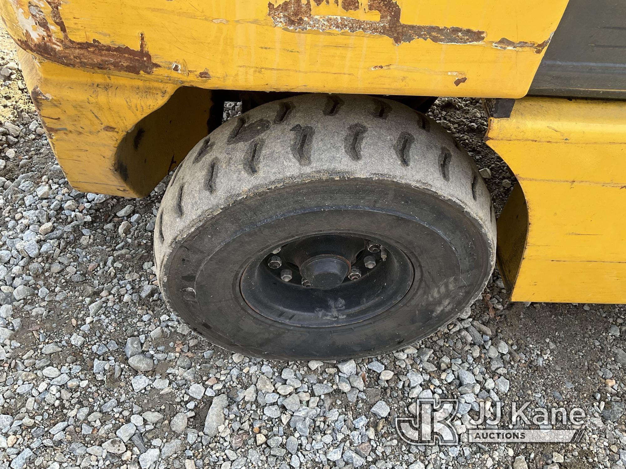 (Shrewsbury, MA) 2005 Komatsu FD30T-14 Rubber Tired Forklift Runs, Moves & Operates