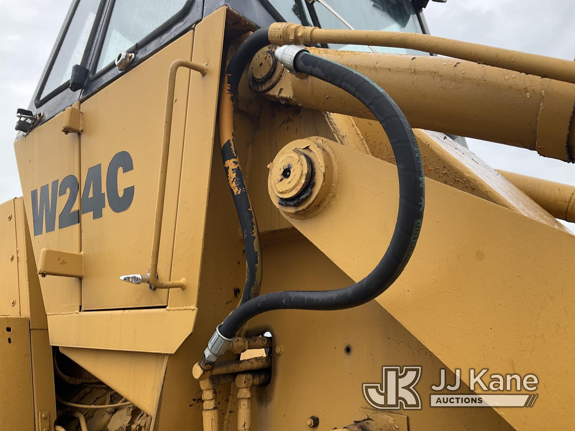 (Plymouth Meeting, PA) 1993 Case W24C Wheel Loader Runs & Operates, Body & Rust Damage, Door Hinge R