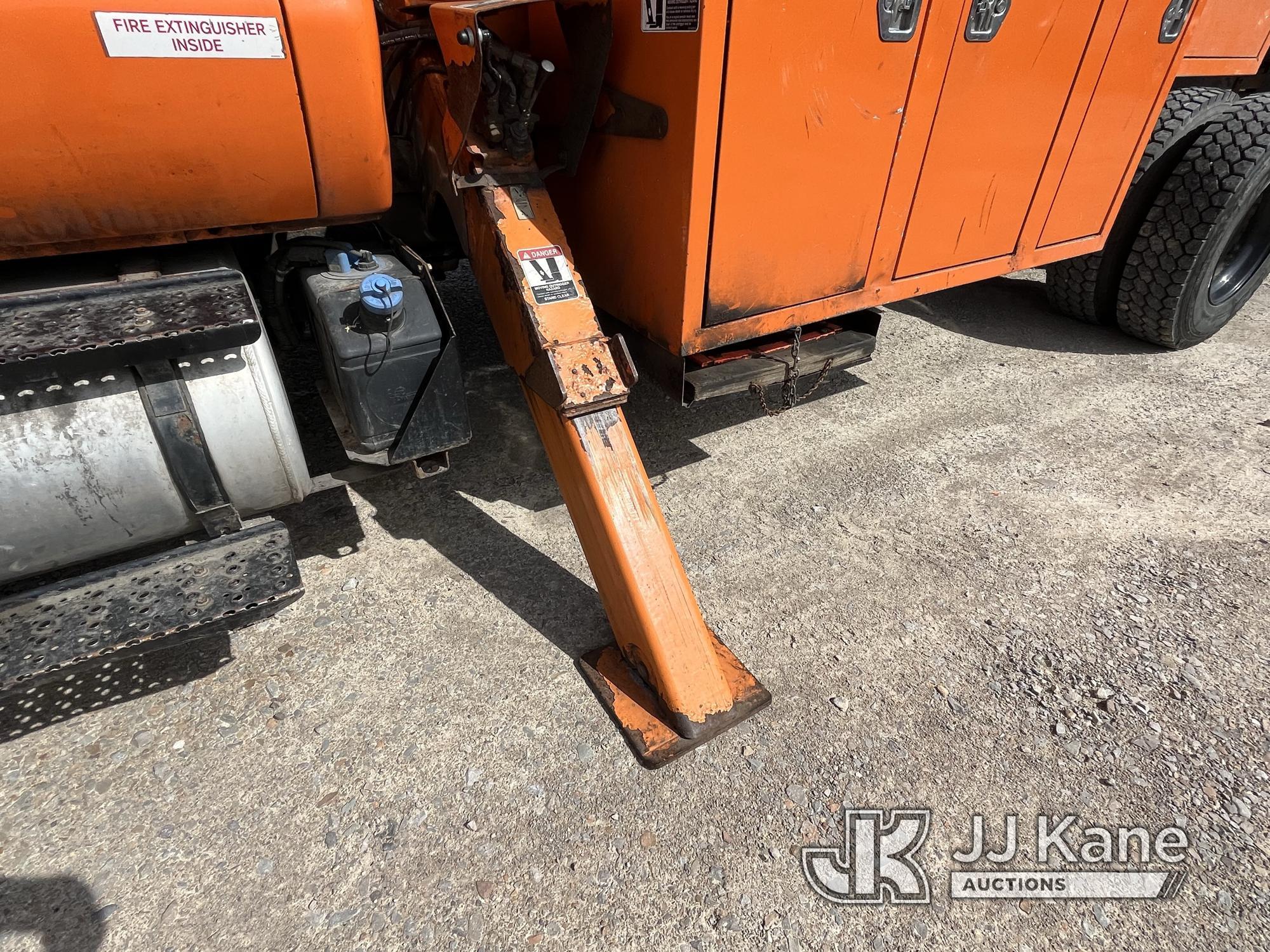 (Smock, PA) Altec LR760E70, Over-Center Elevator Bucket mounted behind cab on 2013 Ford F750 Chipper