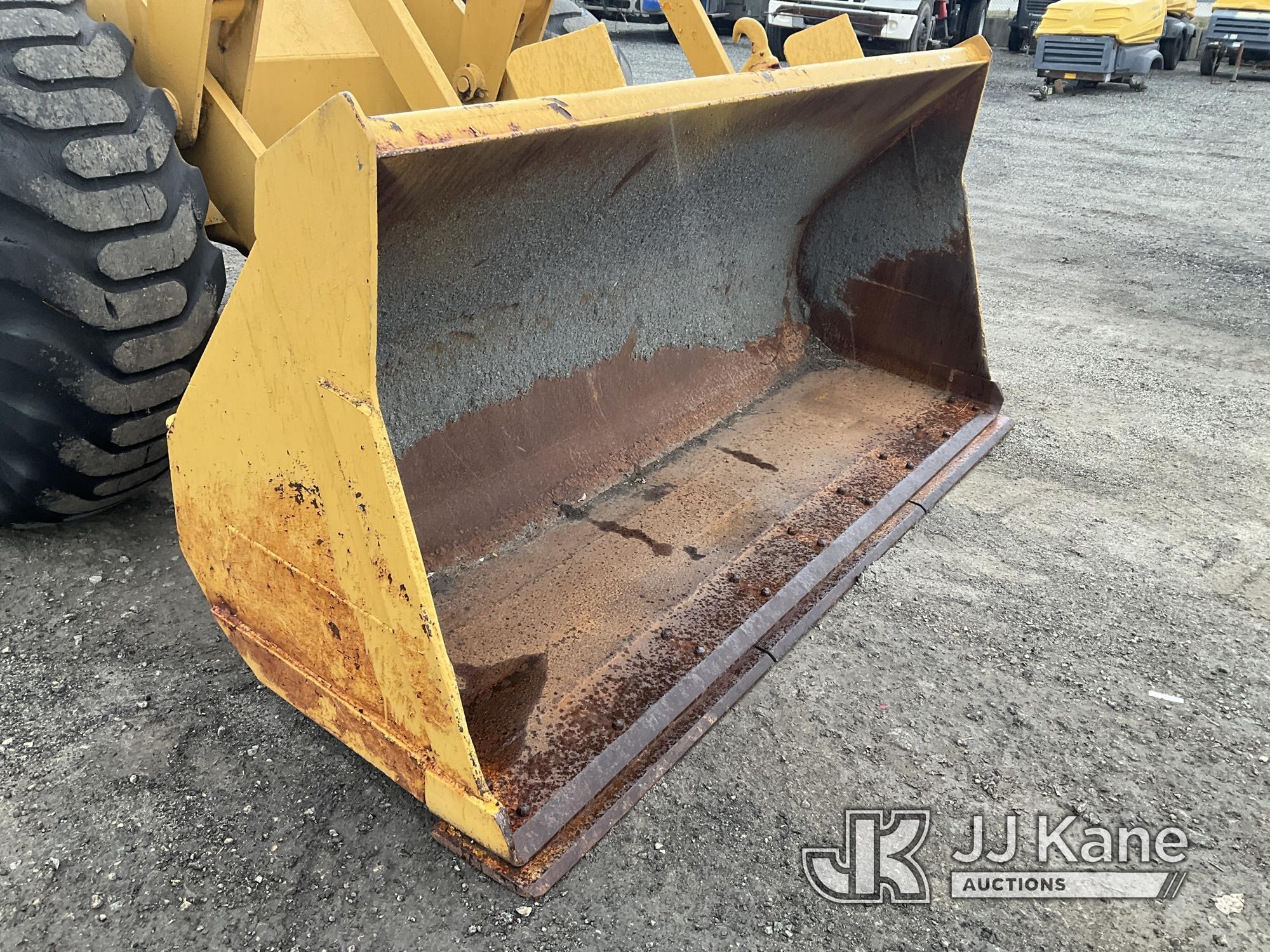 (Plymouth Meeting, PA) 1993 Case W24C Wheel Loader Runs & Operates, Body & Rust Damage, Door Hinge R