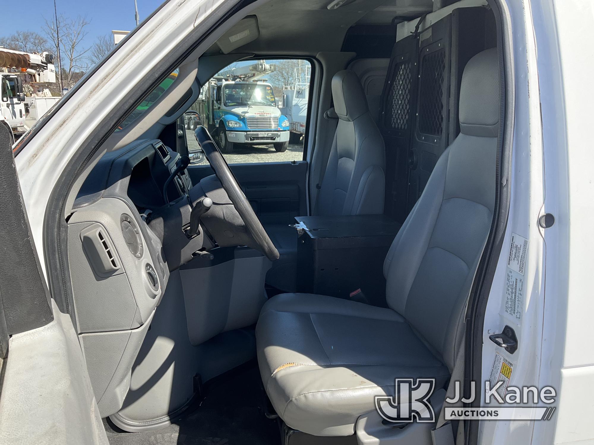 (Plymouth Meeting, PA) ETI ETT29-SNV, Telescopic Non-Insulated Bucket Van mounted on 2010 Ford E350