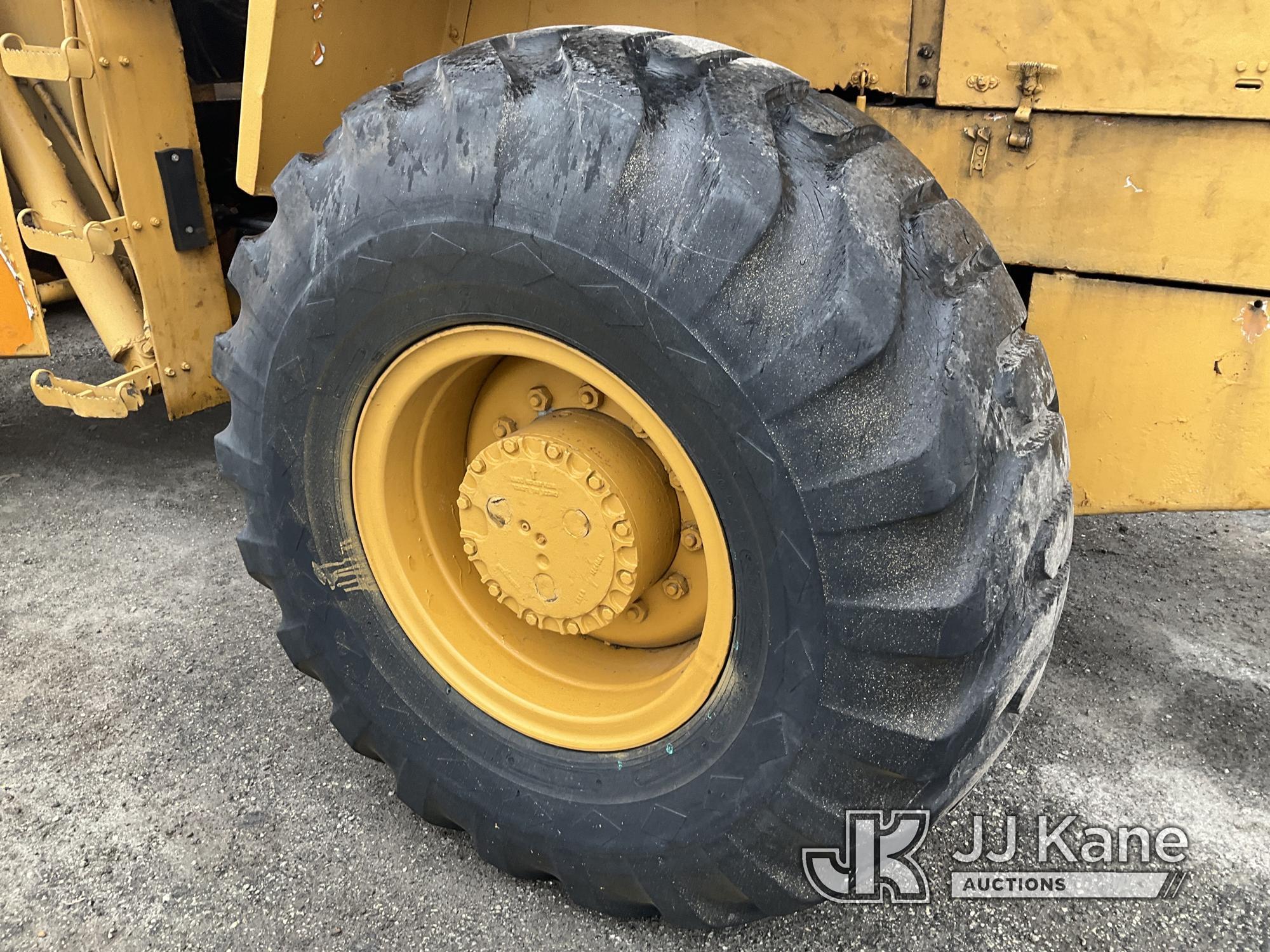 (Plymouth Meeting, PA) 1993 Case W24C Wheel Loader Runs & Operates, Body & Rust Damage, Door Hinge R