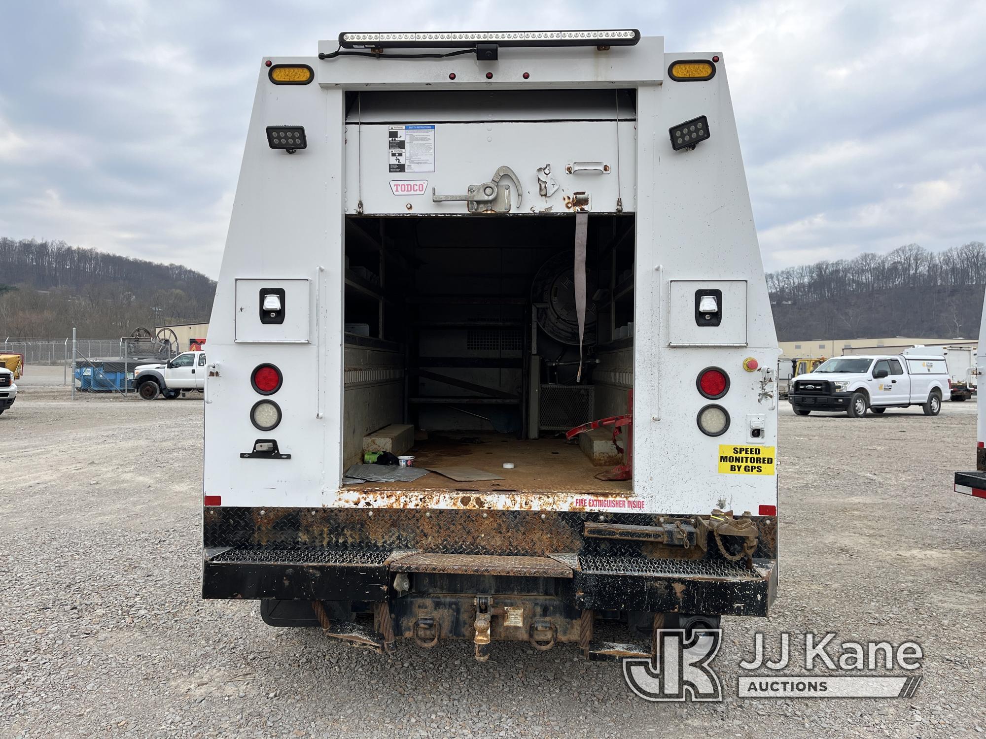 (Smock, PA) 2017 Ford F550 Air Compressor/Enclosed Utility Truck Runs, Moves & Operates, Compressor