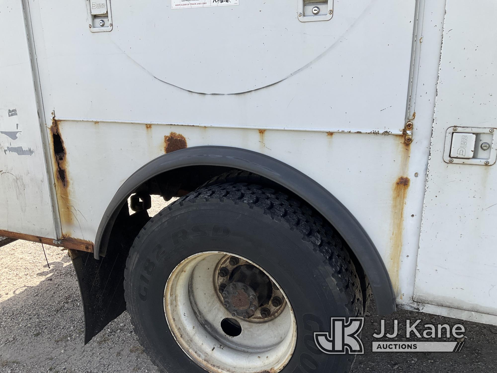 (Bellport, NY) Terex/HiRanger SC42, Over-Center Bucket Truck center mounted on 2006 Ford F750 Utilit