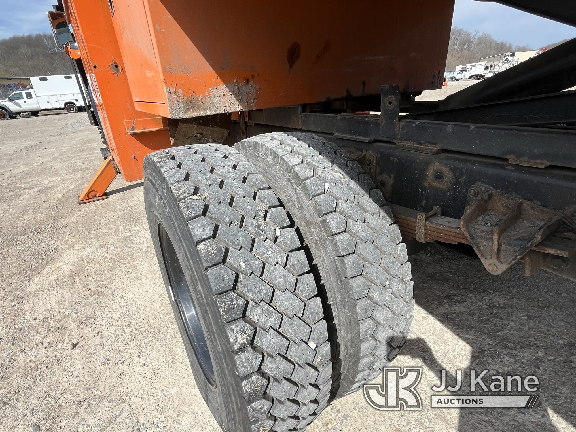 (Smock, PA) Altec LR760E70, Over-Center Elevator Bucket mounted behind cab on 2013 Ford F750 Chipper