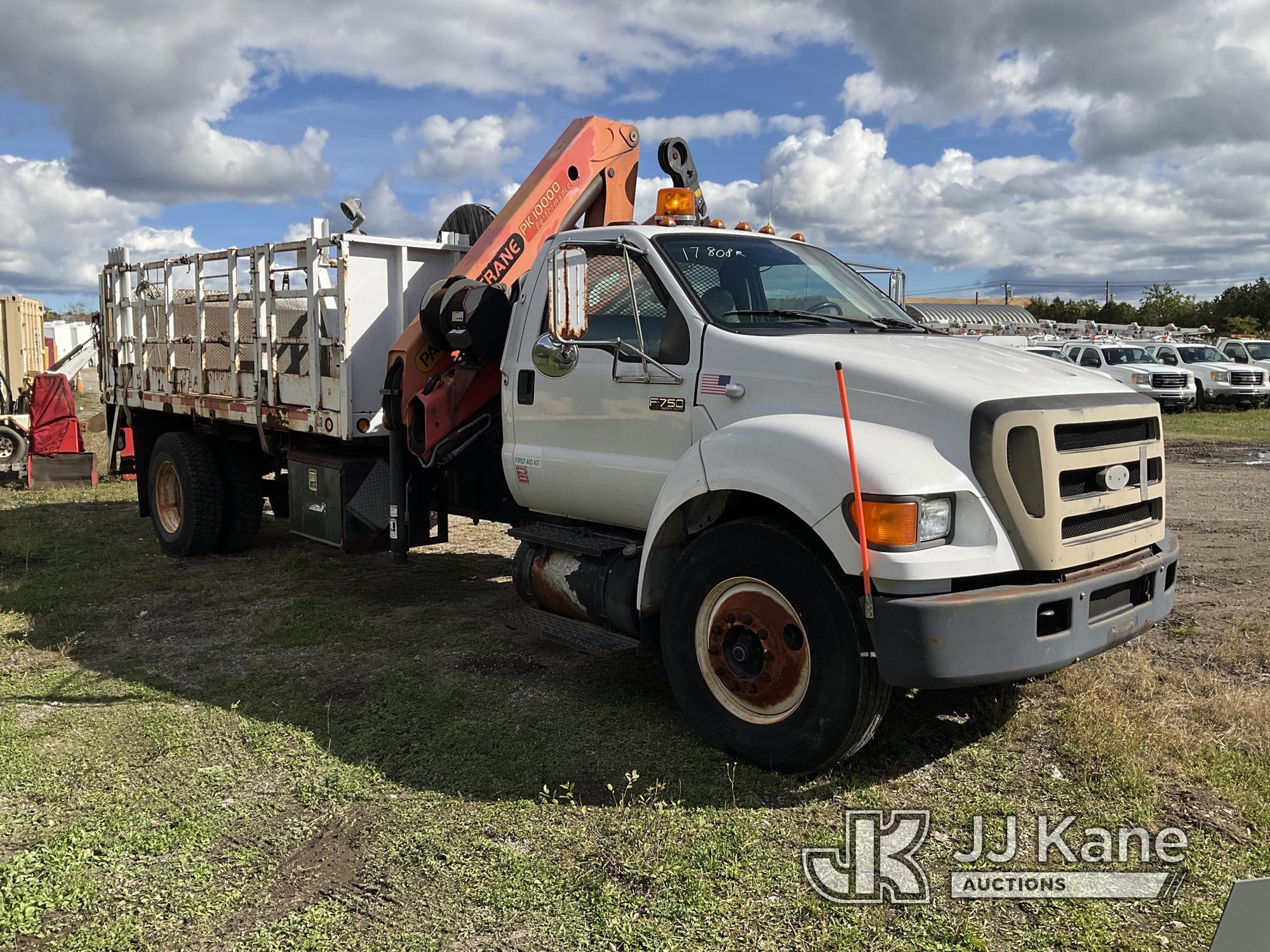 (Bellport, NY) Palfinger PK10000, Knuckleboom Crane mounted behind cab on 2006 Ford F750 Flatbed Tru