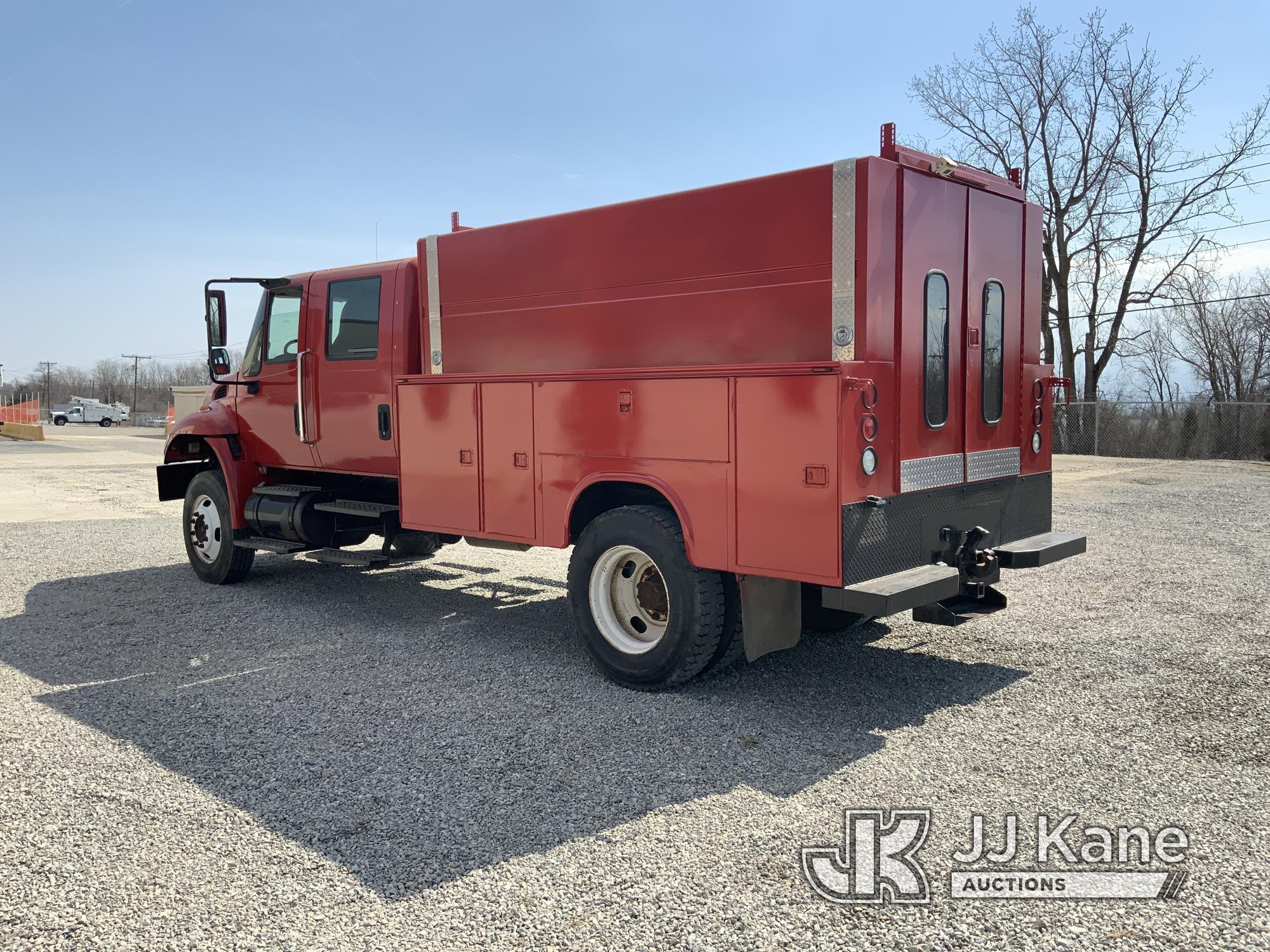 (Fort Wayne, IN) 2008 International 4300 Crew-Cab Enclosed Utility Truck Runs & Moves) (Brake Warnin