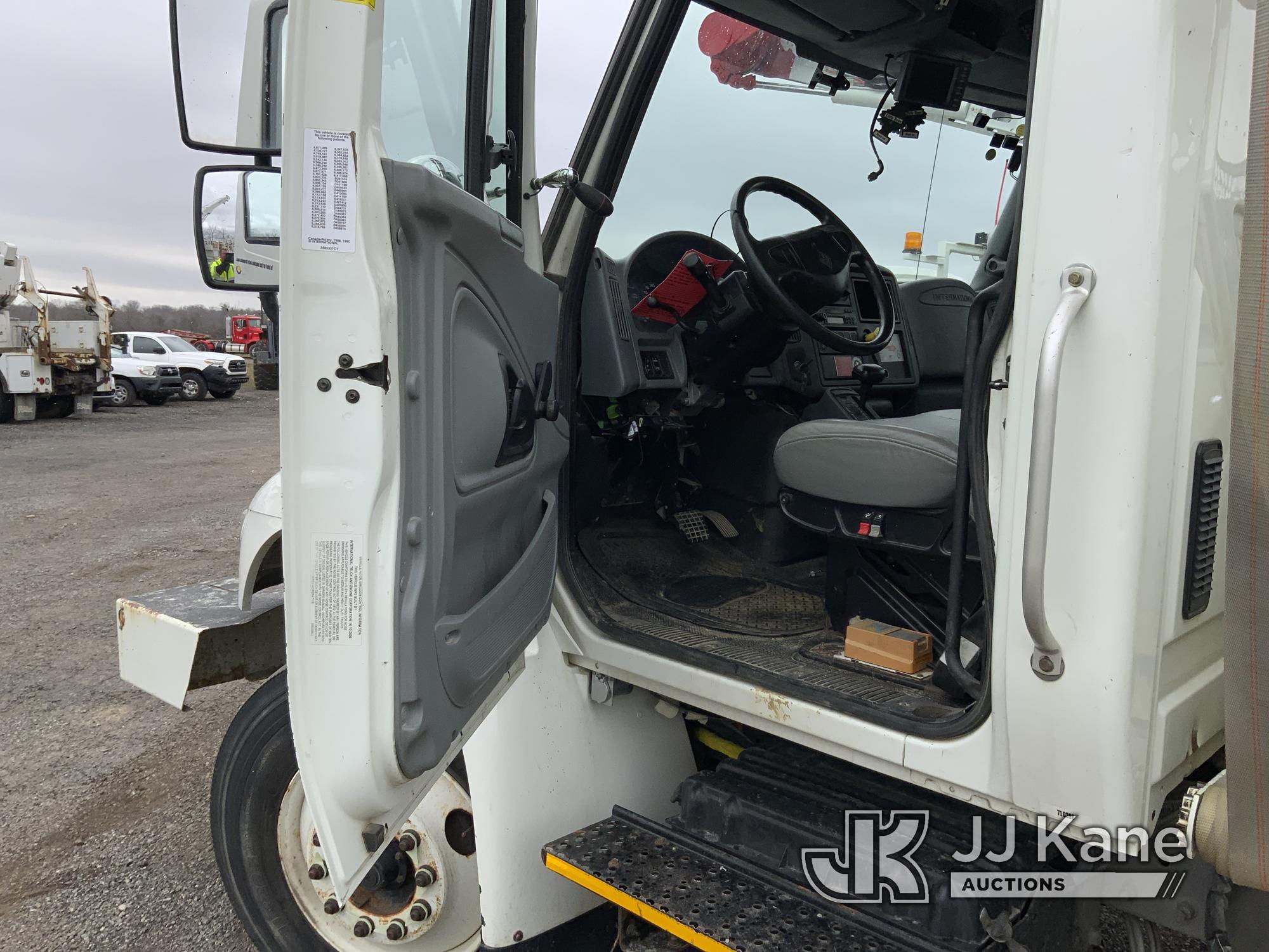 (Ashland, OH) Altec DL42-TR, Digger Derrick rear mounted on 2007 International 4400 Utility Truck Ru