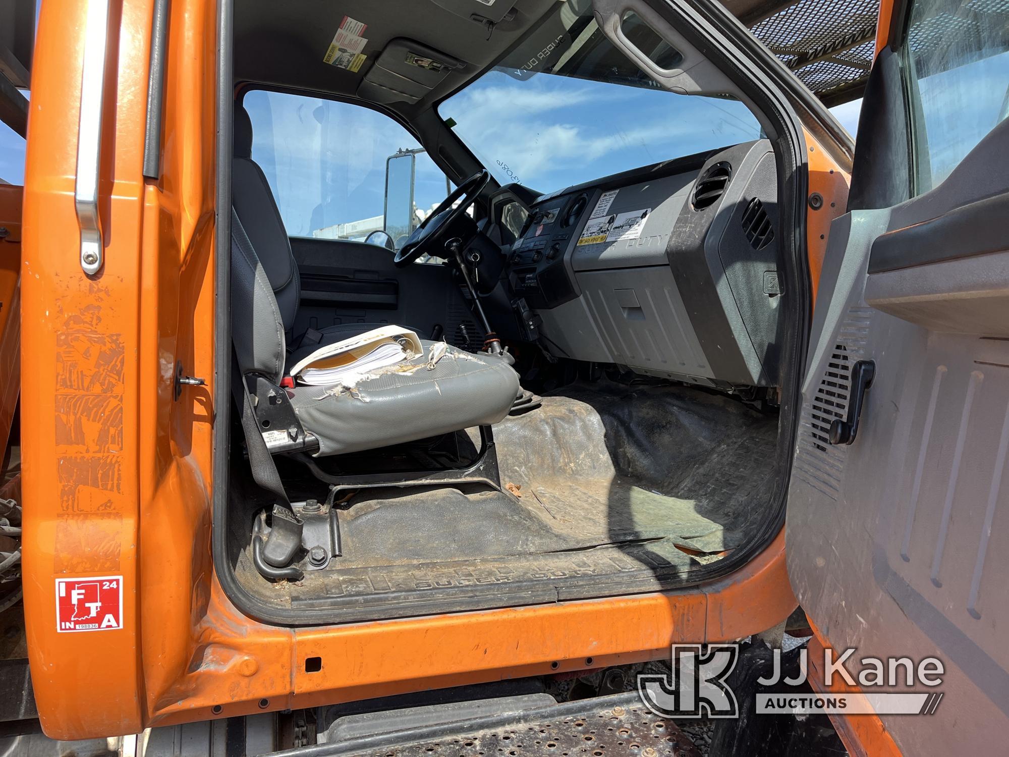 (Smock, PA) Altec LR760-E70, Over-Center Elevator Bucket mounted behind cab on 2013 Ford F750 Chippe