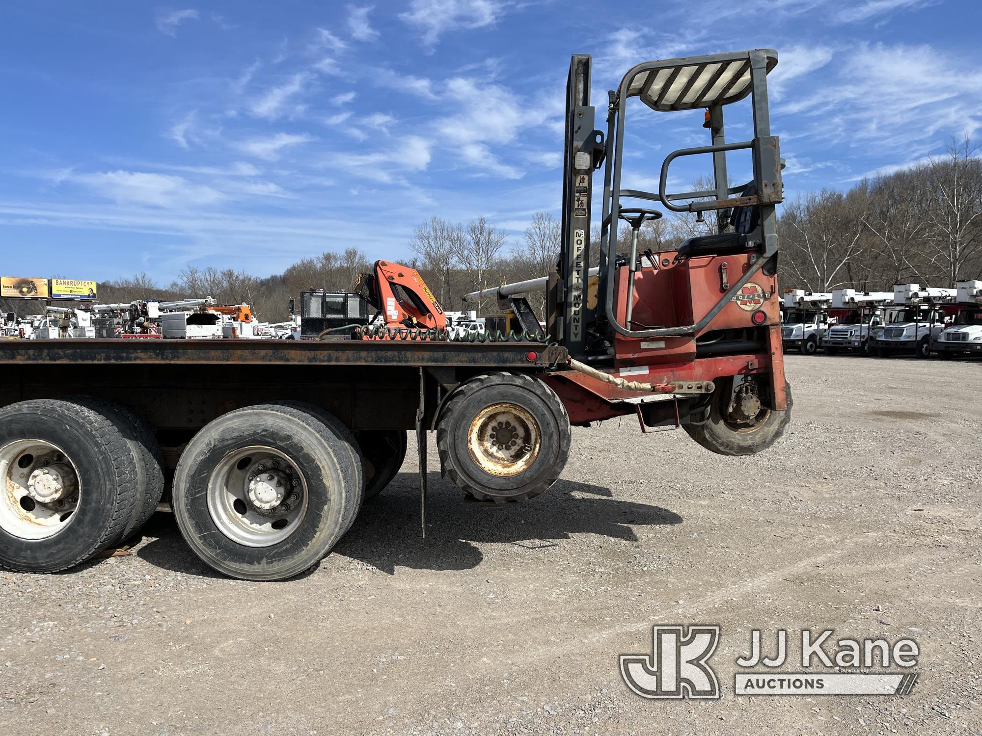 (Smock, PA) 2001 Chevrolet C7H064 Flatbed Truck Runs, Moves & Forklift Operates, Rust Damage