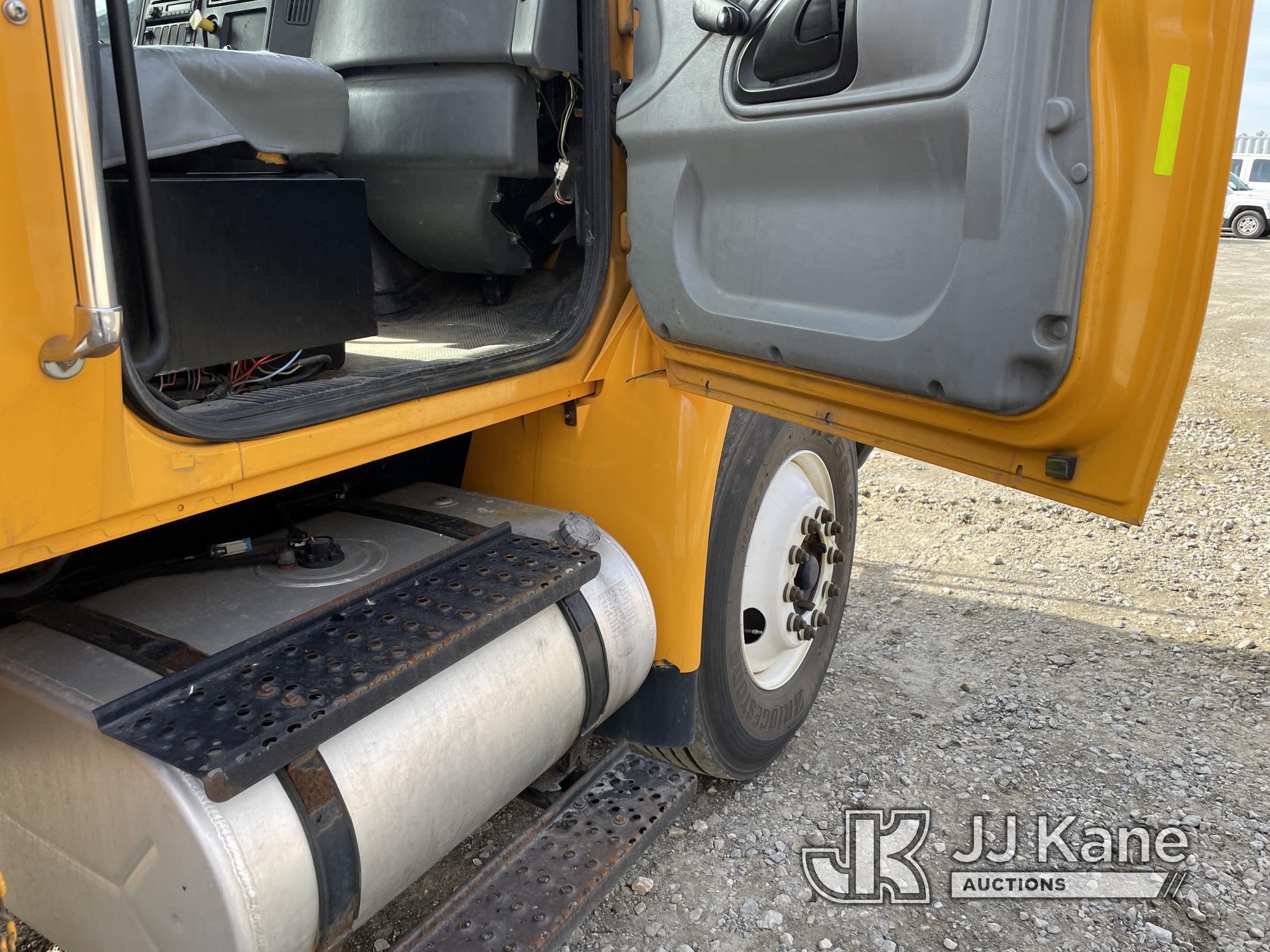 (Shrewsbury, MA) HiRanger HR50-M, Material Handling Bucket Truck rear mounted on 2007 International