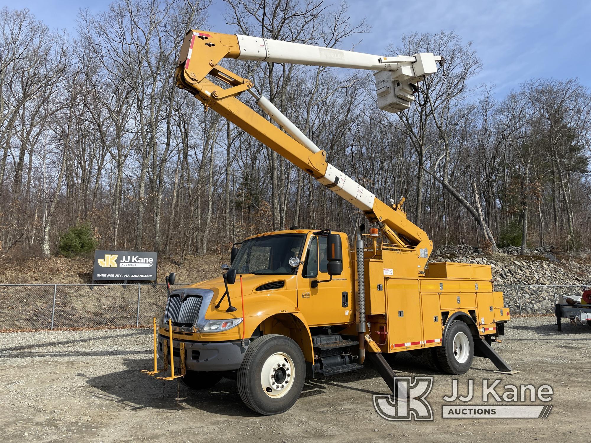 (Shrewsbury, MA) HiRanger HR50-M, Material Handling Bucket Truck rear mounted on 2007 International