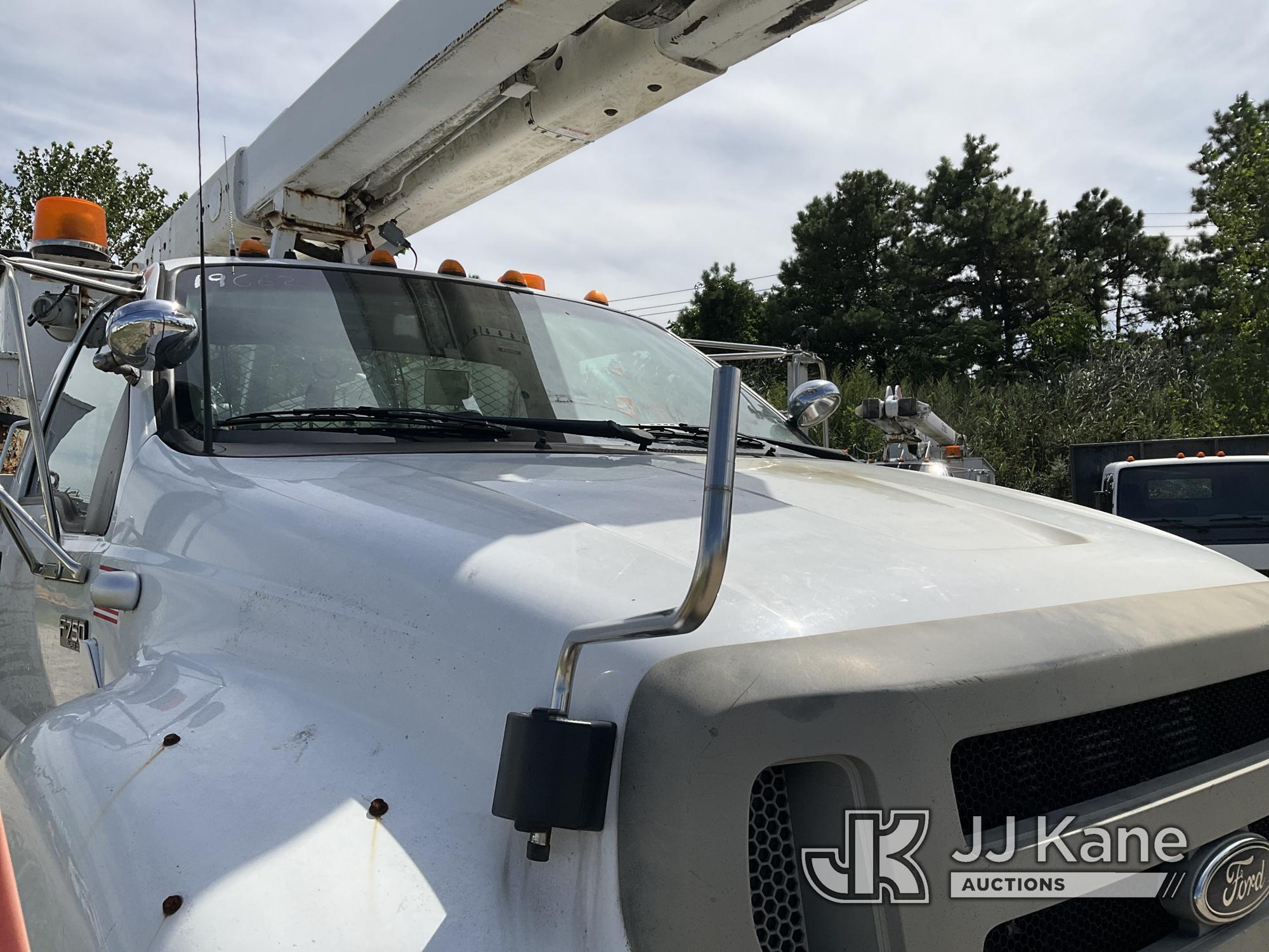 (Bellport, NY) Terex/HiRanger SC42, Over-Center Bucket Truck center mounted on 2006 Ford F750 Utilit