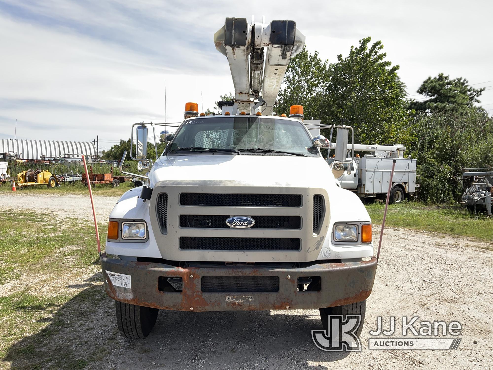 (Bellport, NY) Terex/HiRanger SC42, Over-Center Bucket Truck center mounted on 2006 Ford F750 Utilit