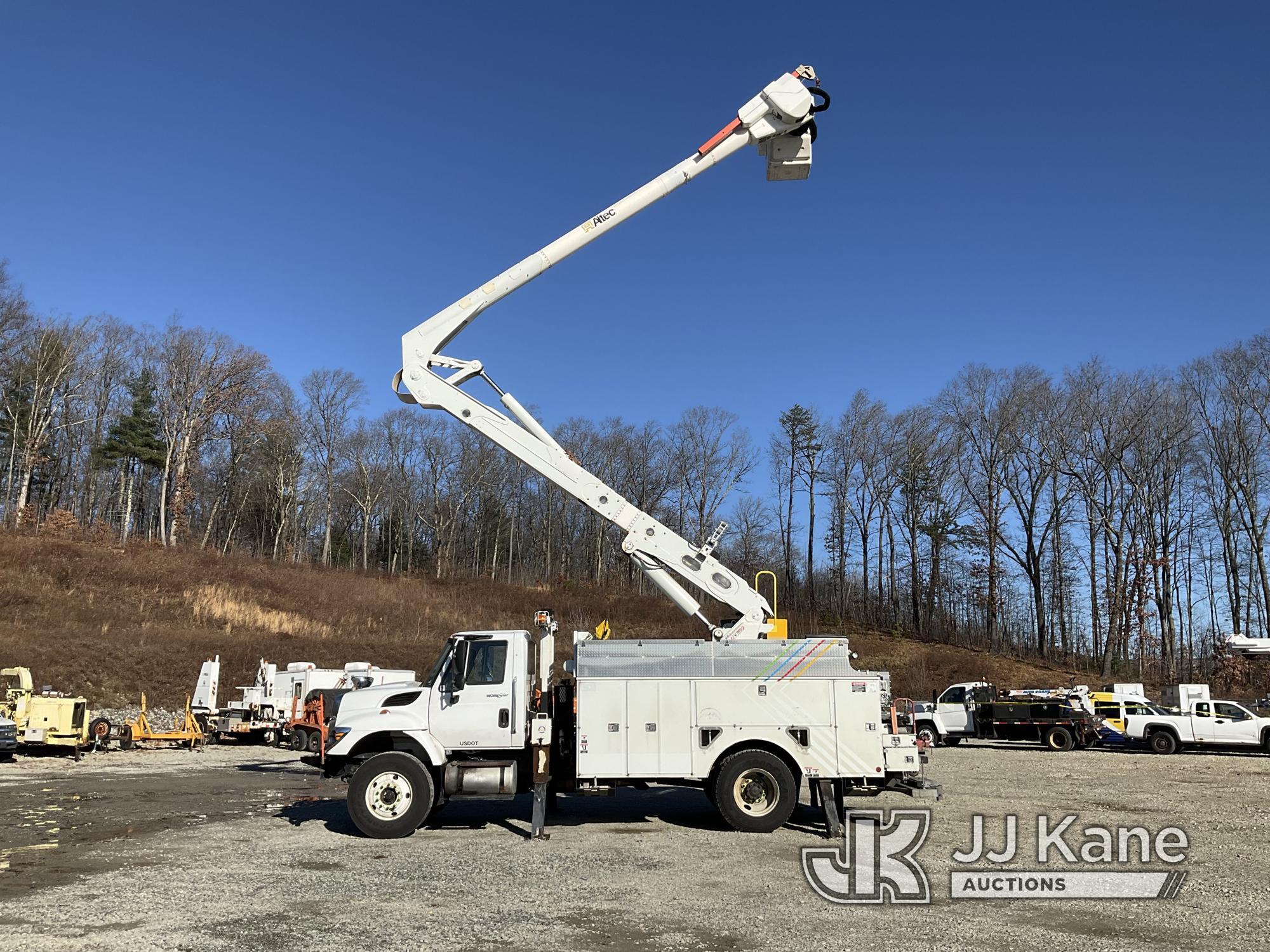 (Shrewsbury, MA) Altec AN50E-OC, Material Handling Bucket Truck rear mounted on 2014 International W