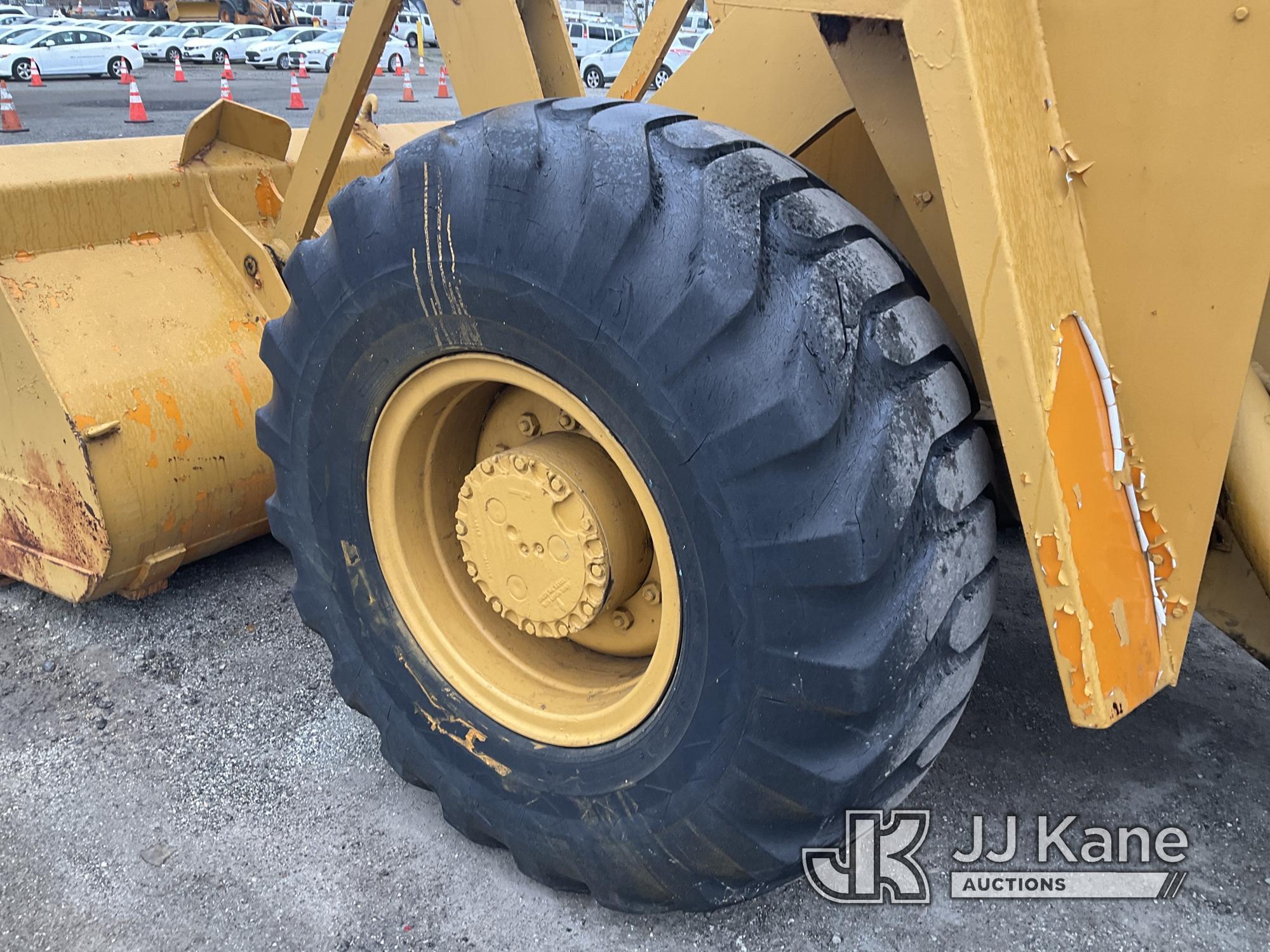 (Plymouth Meeting, PA) 1993 Case W24C Wheel Loader Runs & Operates, Body & Rust Damage, Door Hinge R