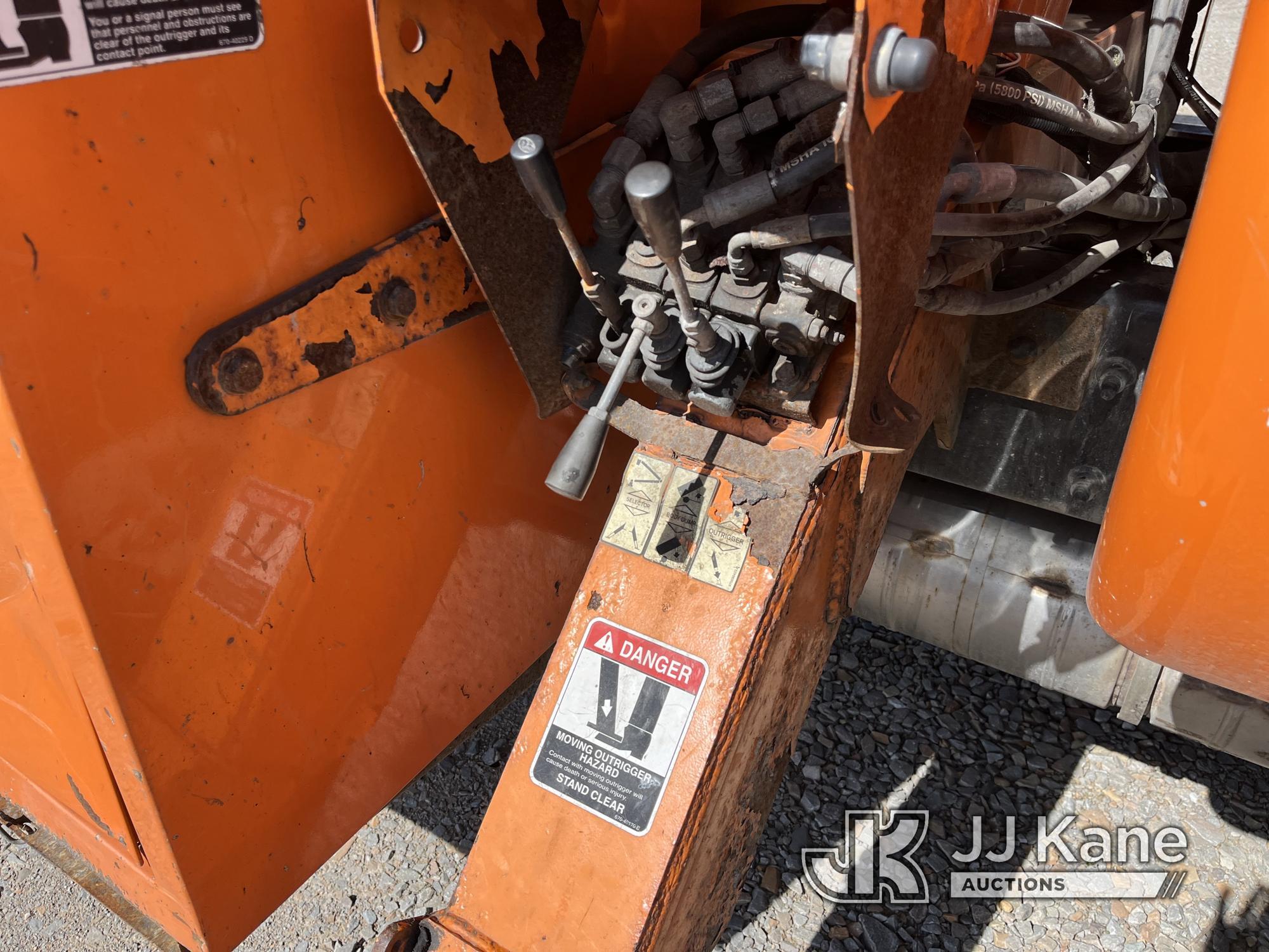 (Smock, PA) Altec LR760-E70, Over-Center Elevator Bucket mounted behind cab on 2013 Ford F750 Chippe