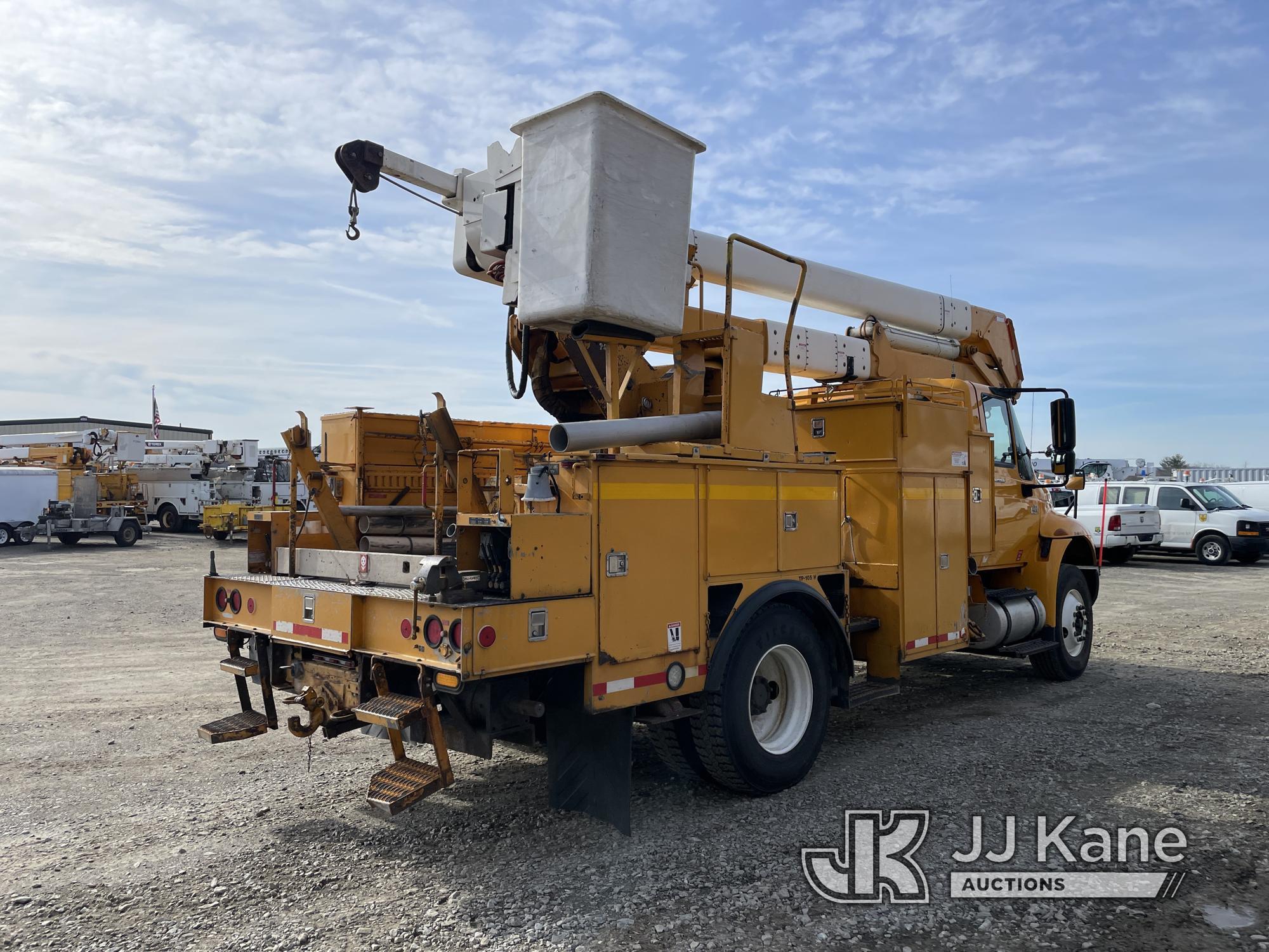 (Shrewsbury, MA) HiRanger HR50-M, Material Handling Bucket Truck rear mounted on 2007 International