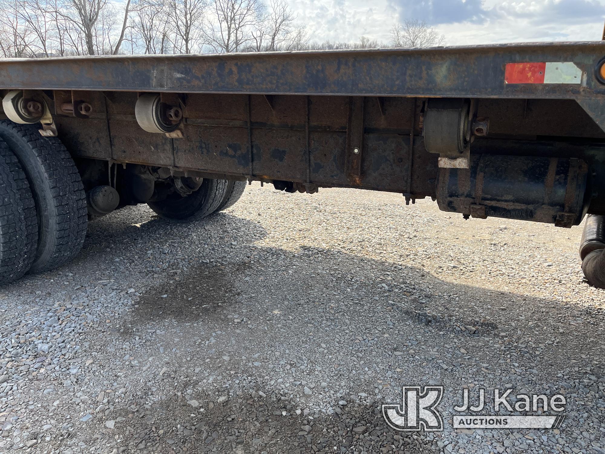 (Smock, PA) 2001 Chevrolet C7H064 Flatbed Truck Runs, Moves & Forklift Operates, Rust Damage