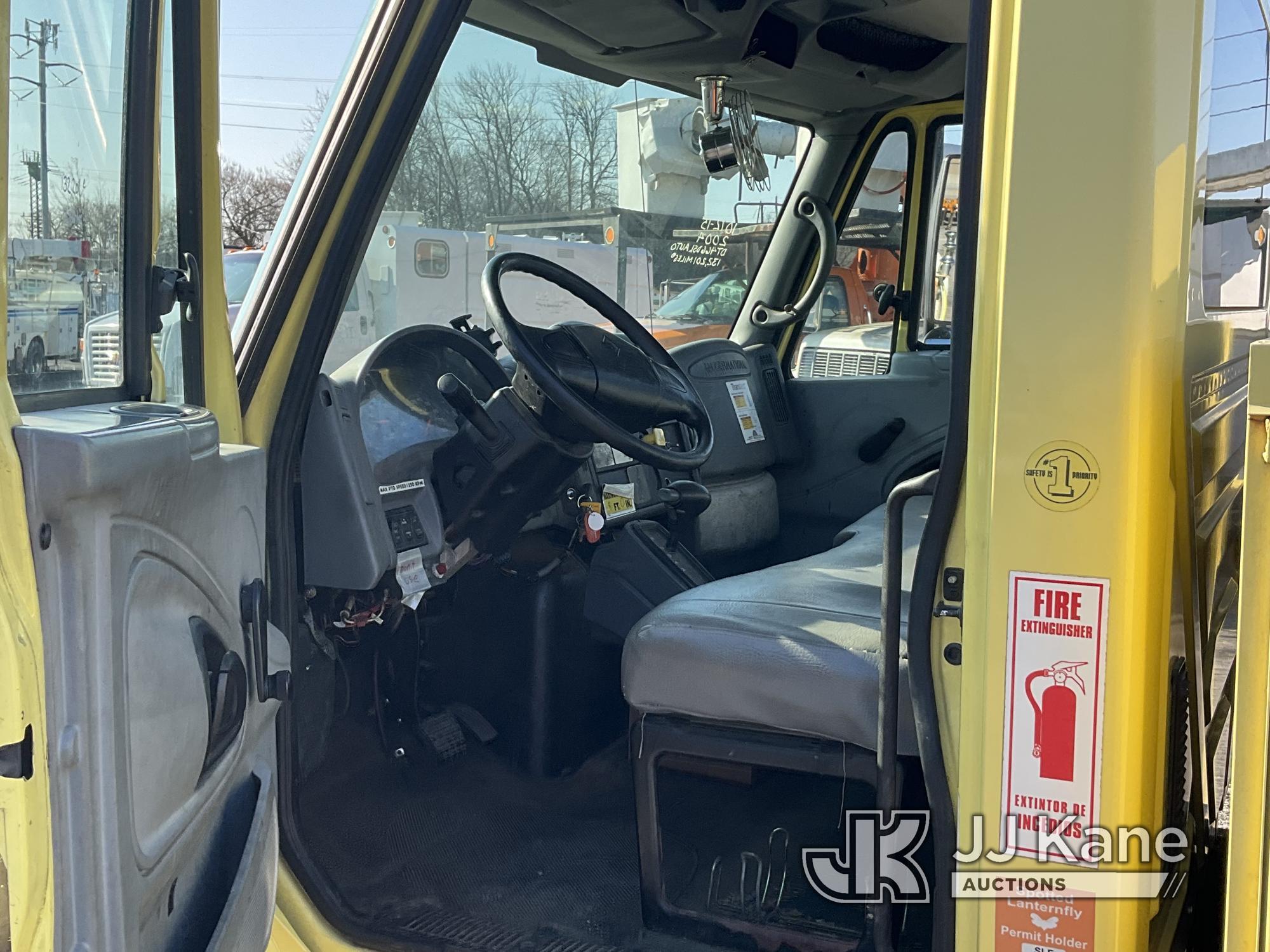 (Plymouth Meeting, PA) 2004 International 4300 Spray Truck, Winterized Runs & Moves, Body & Rust Dam