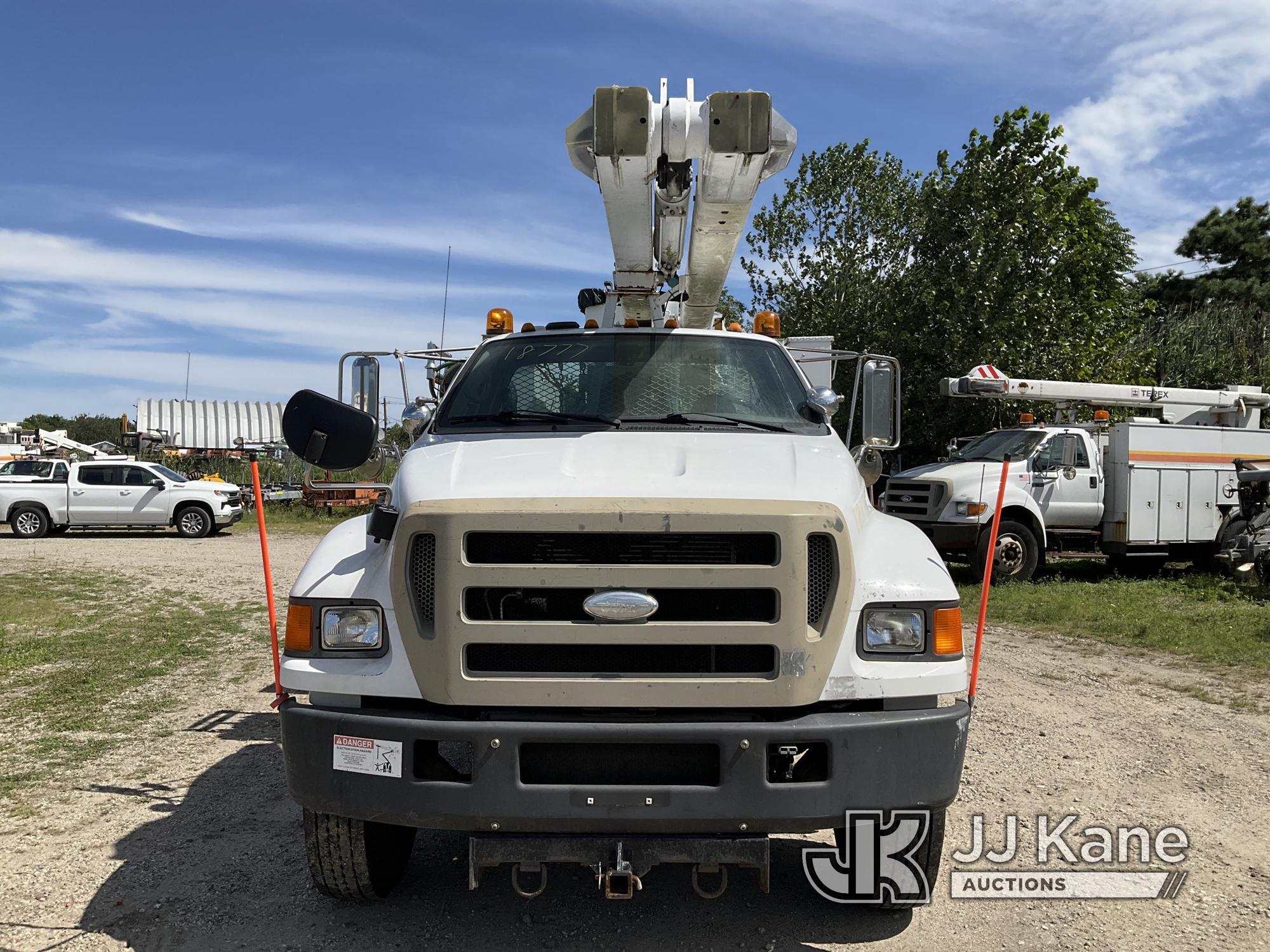 (Bellport, NY) Terex/HiRanger SC42, Over-Center Bucket Truck center mounted on 2007 Ford F750 Utilit