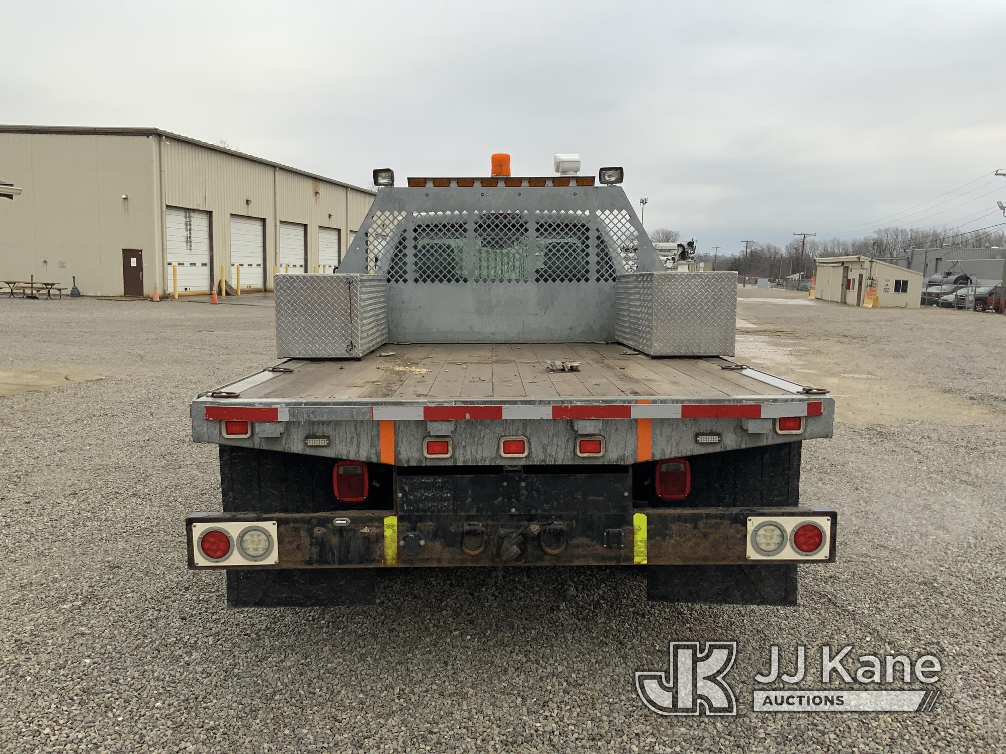 (Fort Wayne, IN) 2012 Ford F450 4x4 Flatbed Truck Runs & Moves