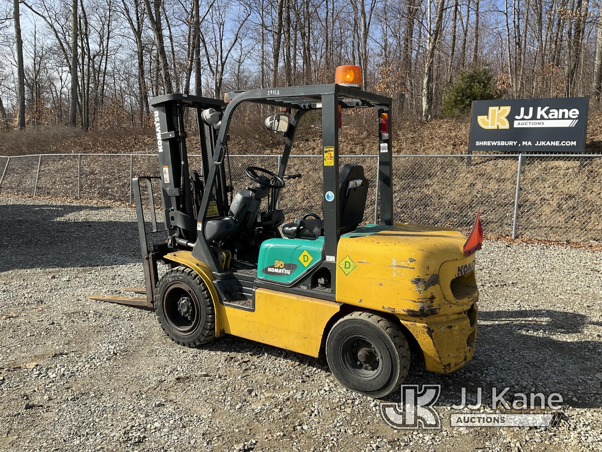 (Shrewsbury, MA) 2005 Komatsu FD30T-14 Rubber Tired Forklift Runs, Moves & Operates