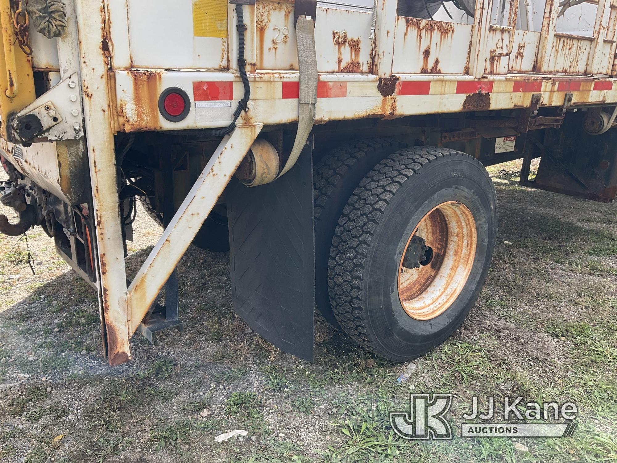 (Bellport, NY) Palfinger PK10000, Knuckleboom Crane mounted behind cab on 2006 Ford F750 Flatbed Tru