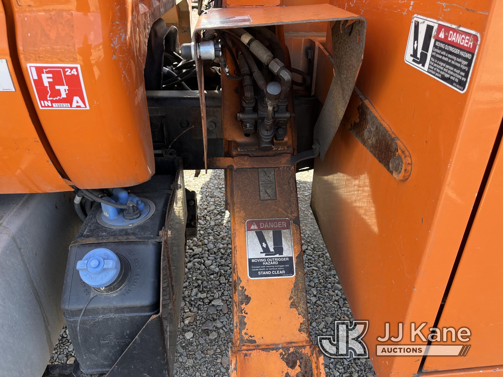 (Smock, PA) Altec LR760-E70, Over-Center Elevator Bucket mounted behind cab on 2013 Ford F750 Chippe