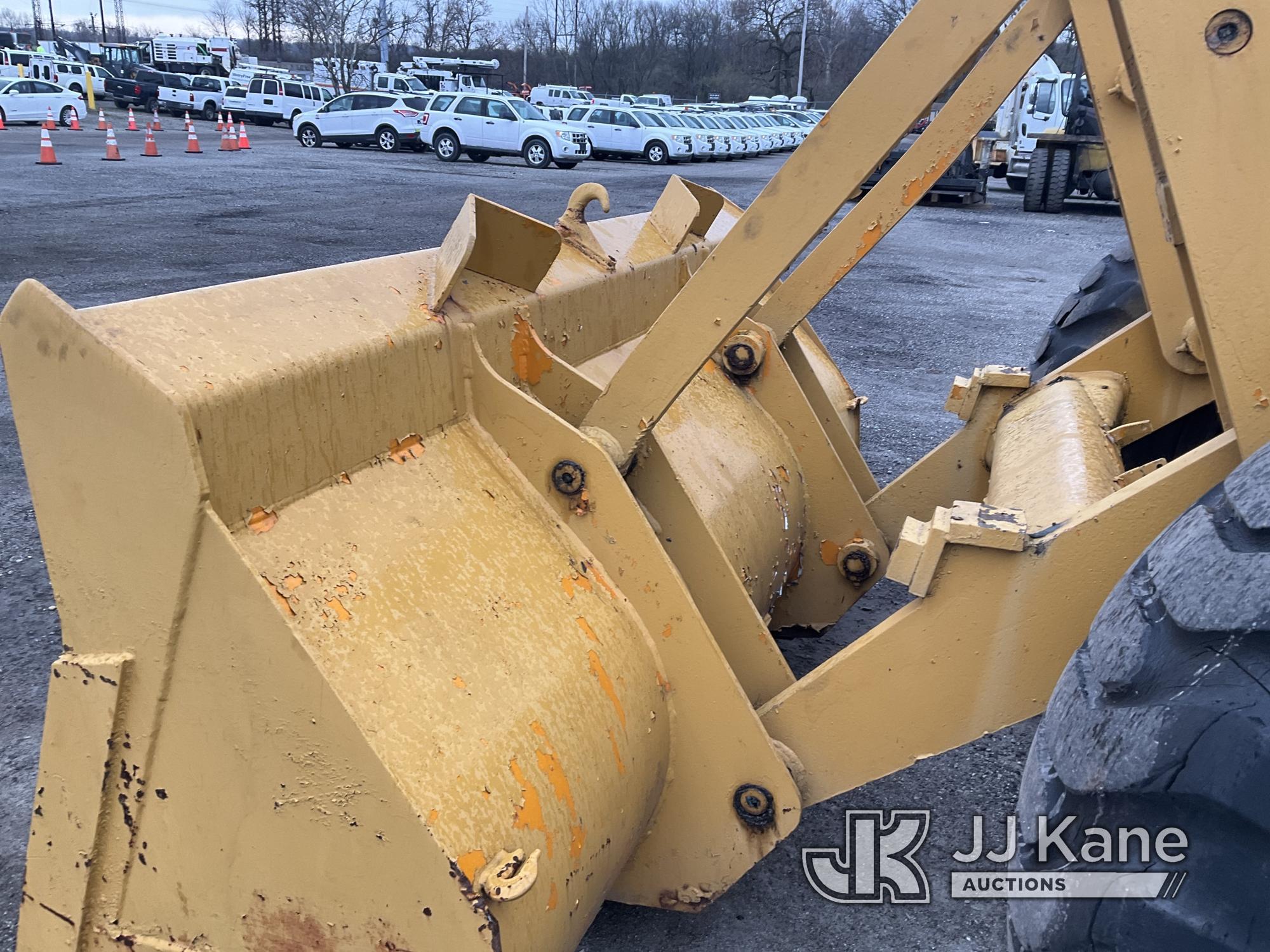 (Plymouth Meeting, PA) 1993 Case W24C Wheel Loader Runs & Operates, Body & Rust Damage, Door Hinge R