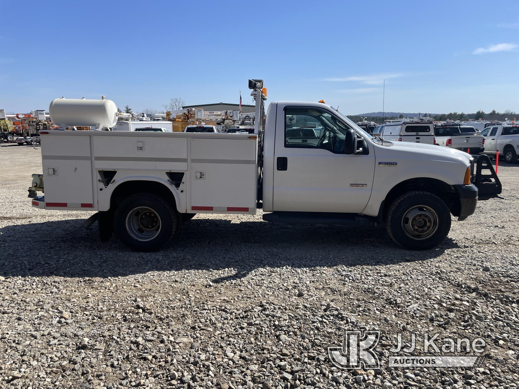 (Shrewsbury, MA) 2007 Ford F350 4x4 Service Truck Runs & Moves) (Rust Damage, Goodall Unit Runs, Com