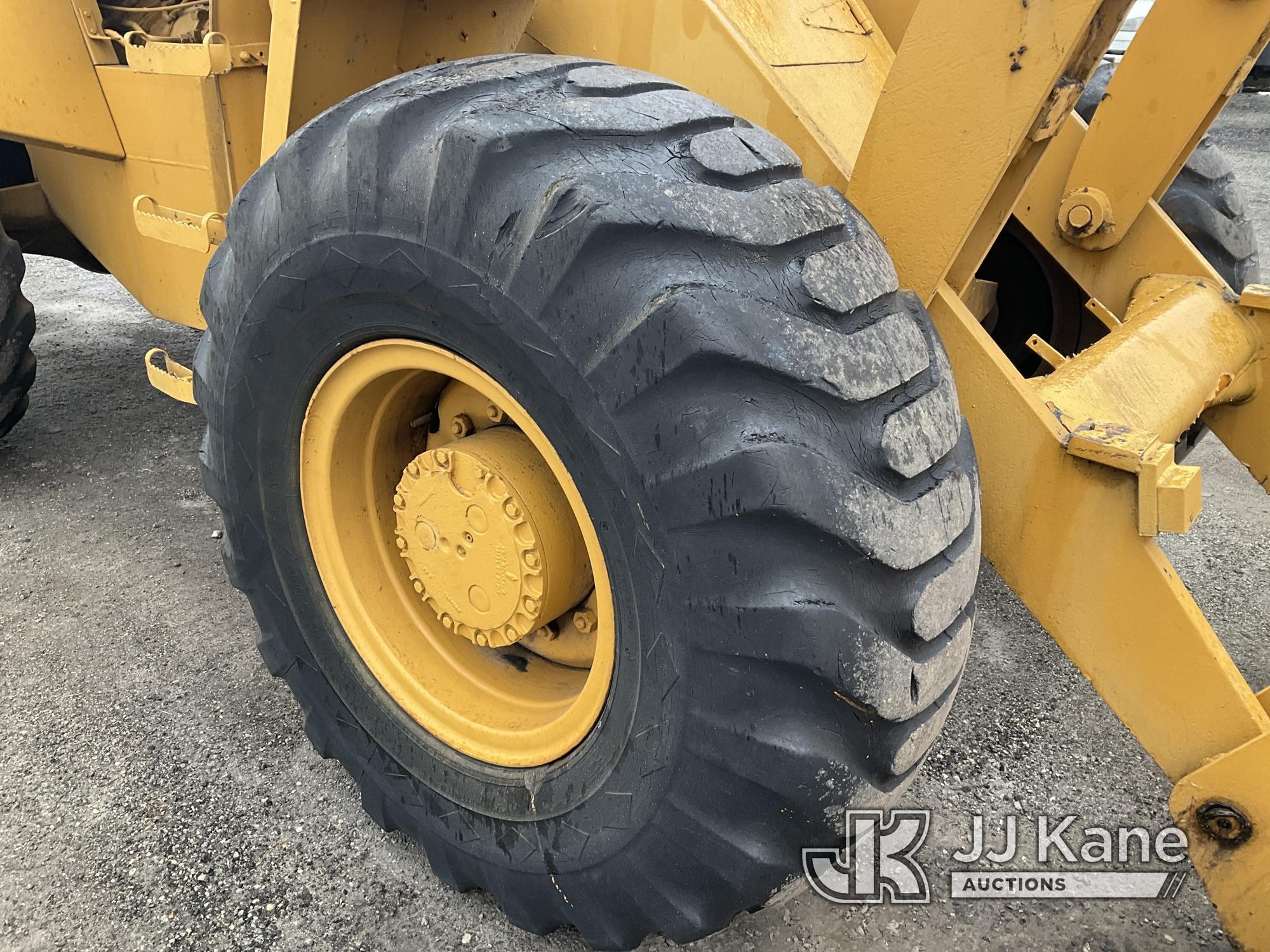 (Plymouth Meeting, PA) 1993 Case W24C Wheel Loader Runs & Operates, Body & Rust Damage, Door Hinge R