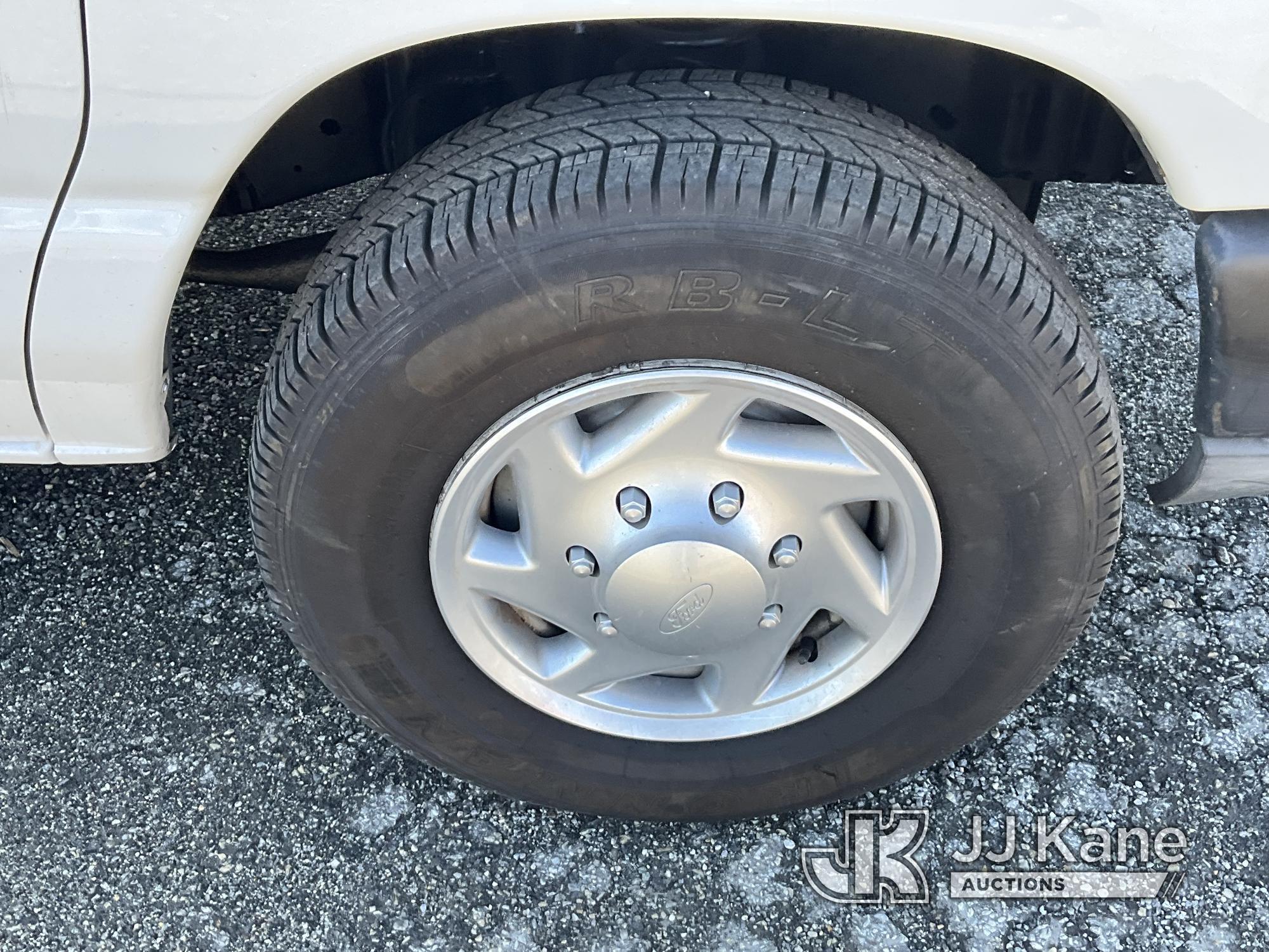 (Plymouth Meeting, PA) ETI ETT29-SNV, Telescopic Non-Insulated Bucket Van mounted on 2010 Ford E350