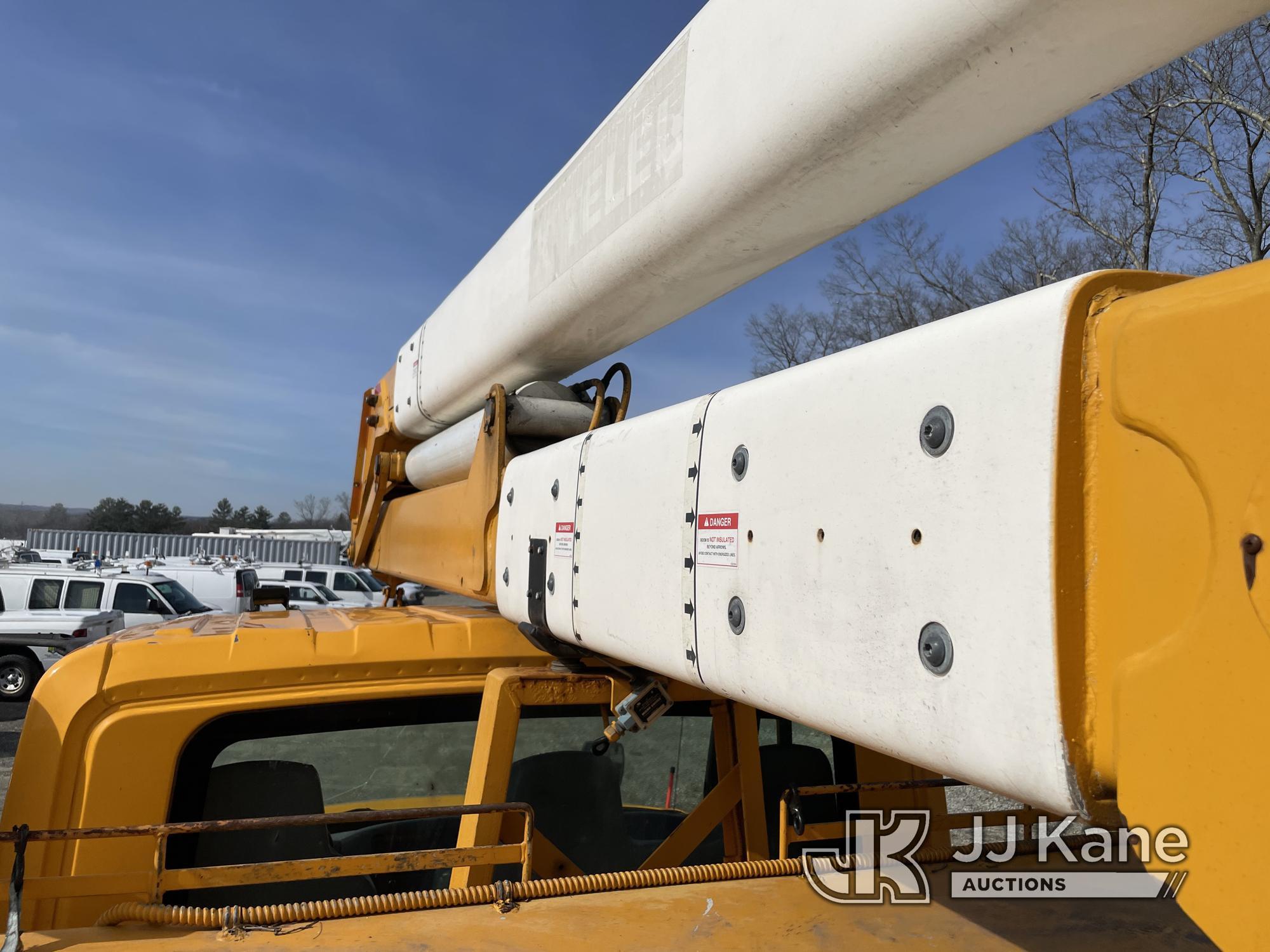 (Shrewsbury, MA) HiRanger HR50-M, Material Handling Bucket Truck rear mounted on 2007 International